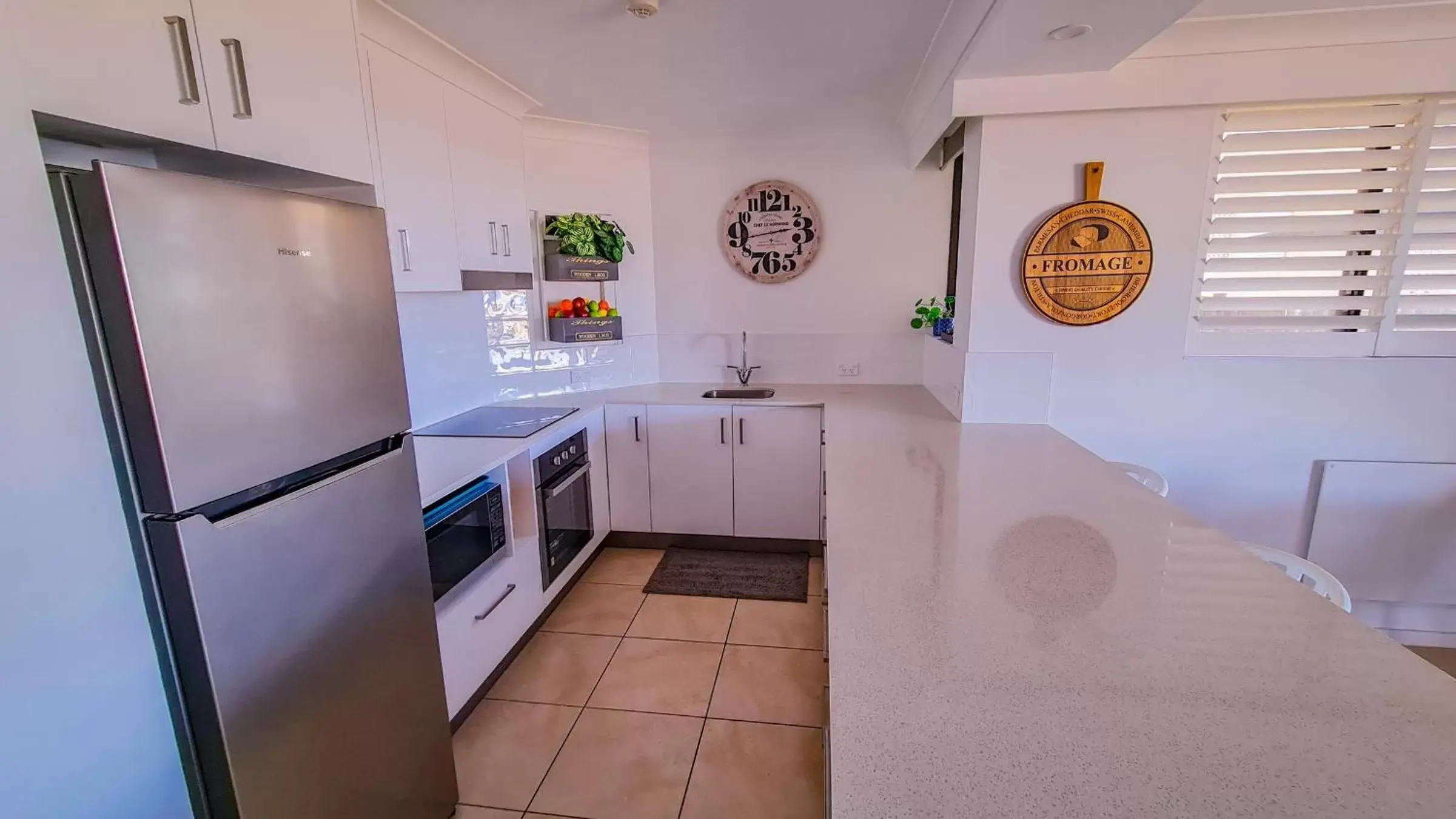 Kitchen or kitchenette, Kitchen/Kitchenette in Pelican Sands Beach Resort