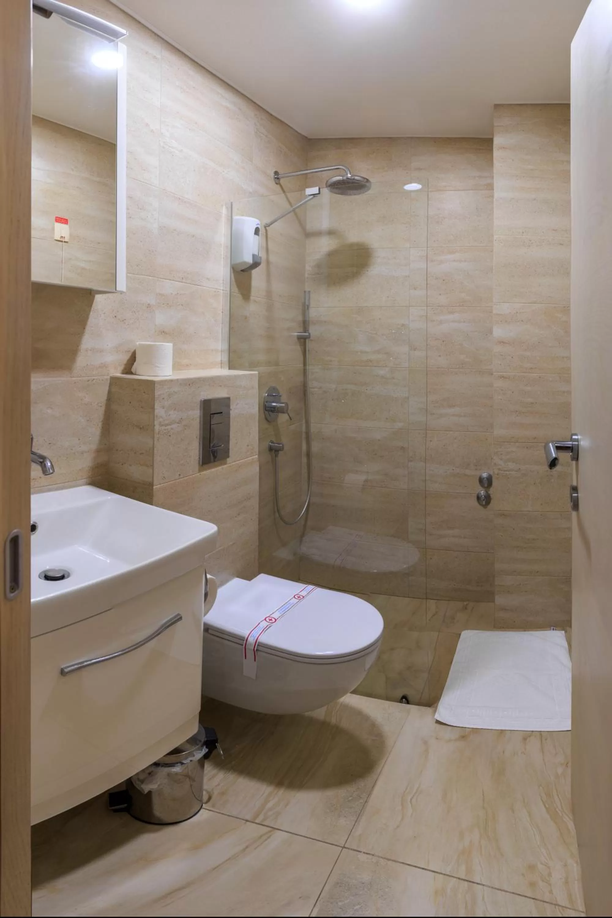 Toilet in Hotel Maksim