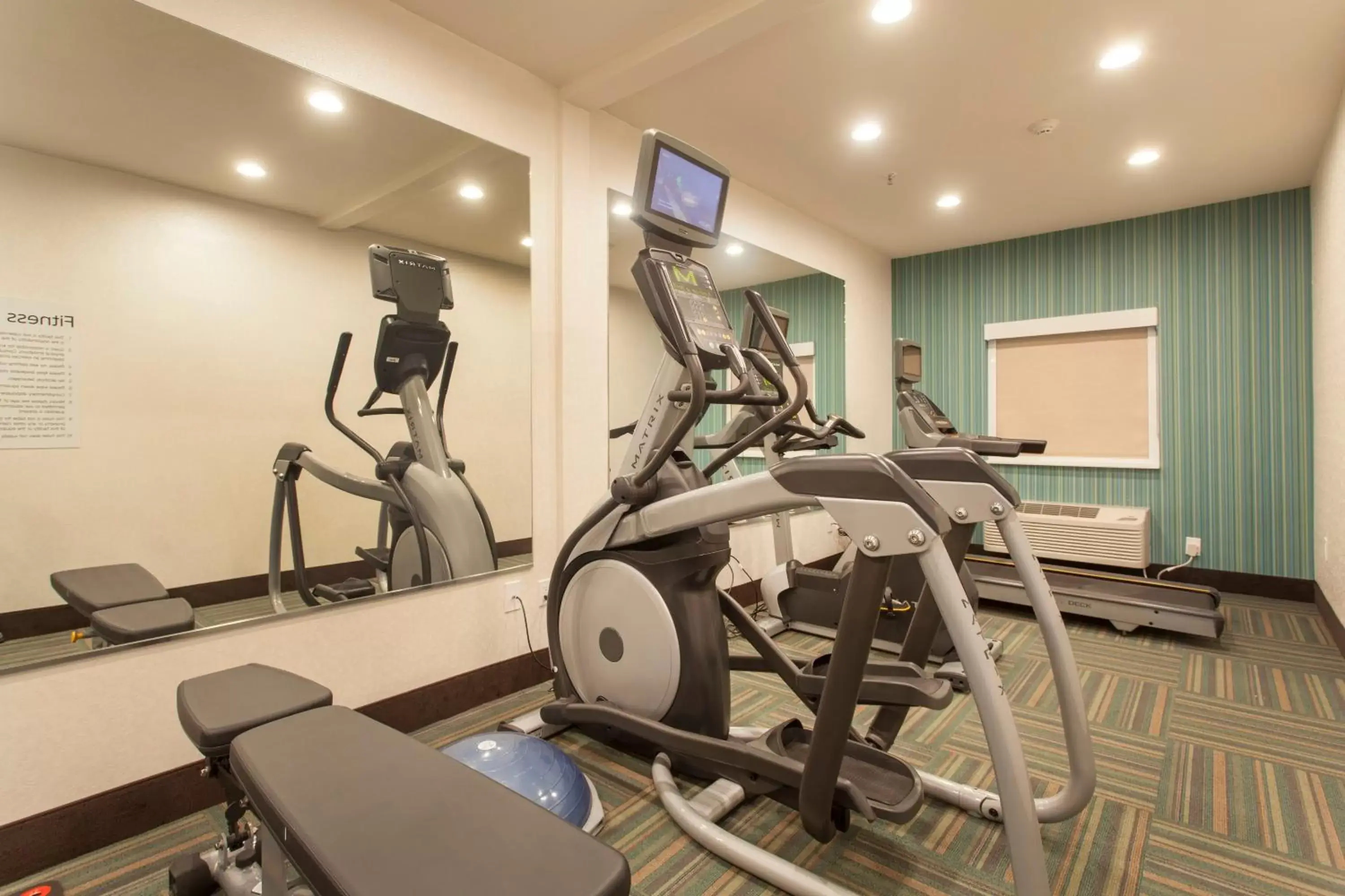 Spa and wellness centre/facilities, Fitness Center/Facilities in Holiday Inn Express & Suites - Santa Fe, an IHG Hotel