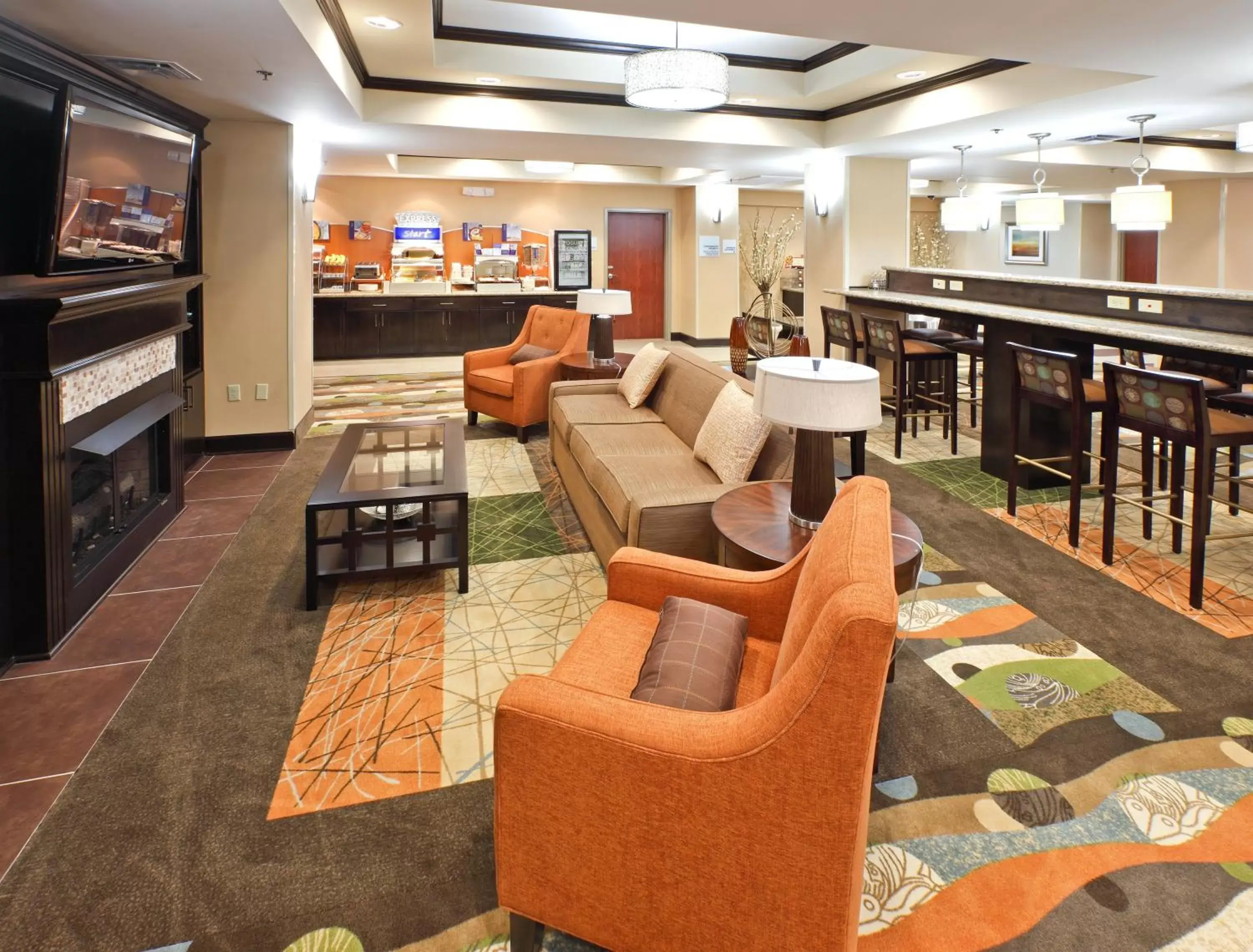 Breakfast, Lounge/Bar in Holiday Inn Express & Suites Maumelle, an IHG Hotel