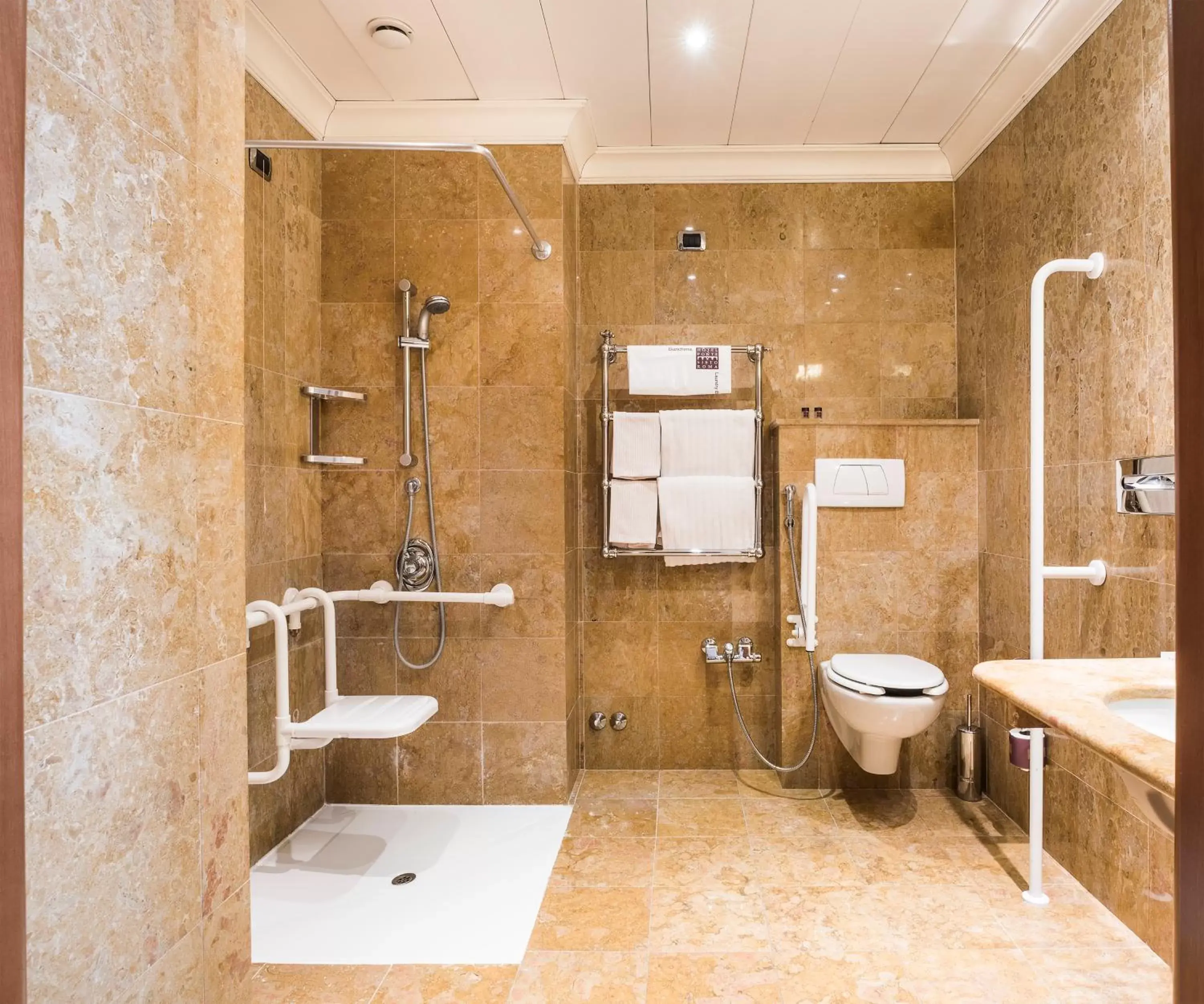 Facility for disabled guests, Bathroom in Hotel Ponte Sisto