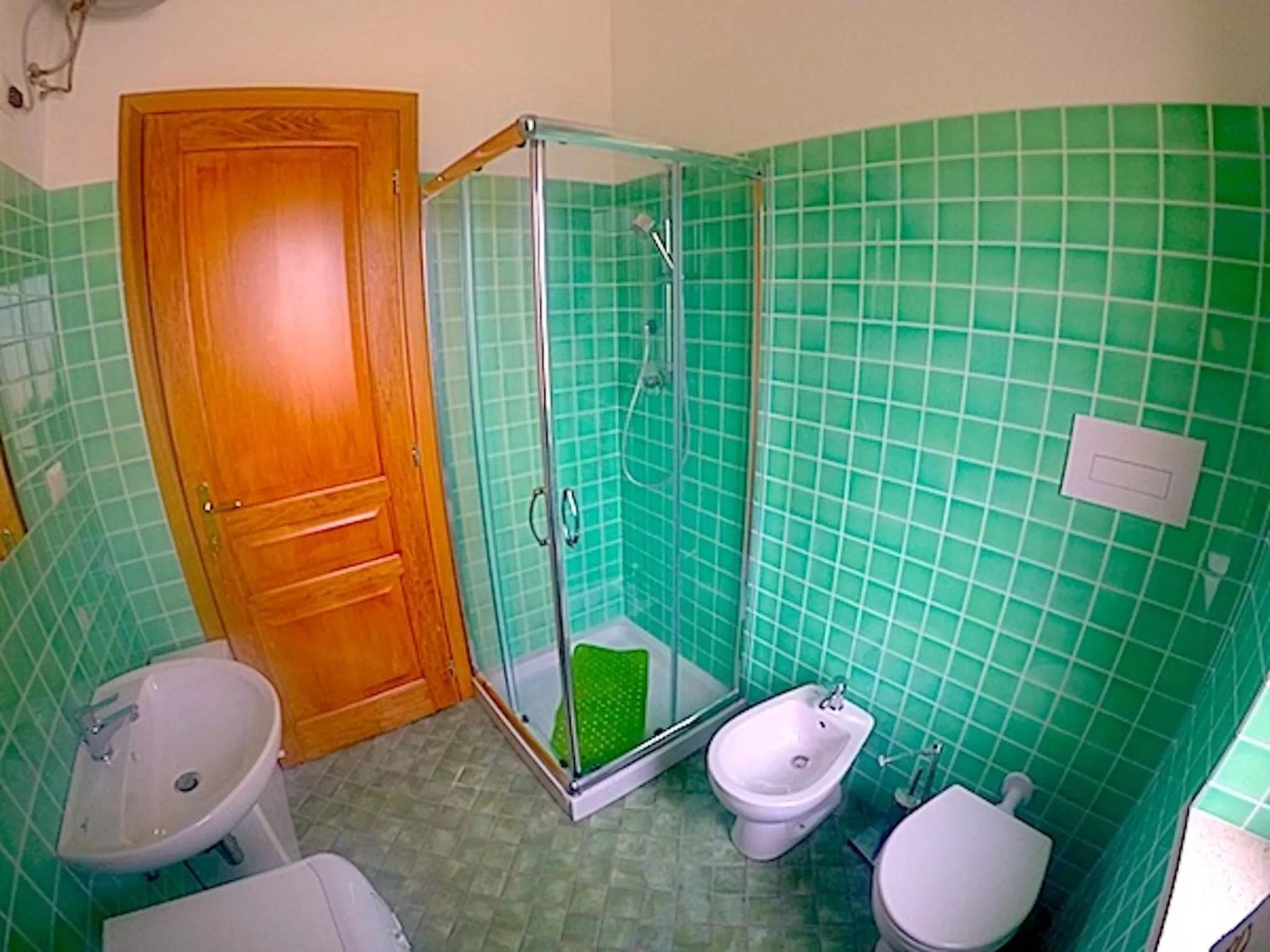 Shower in QUADRIFOGLIO Affittacamere