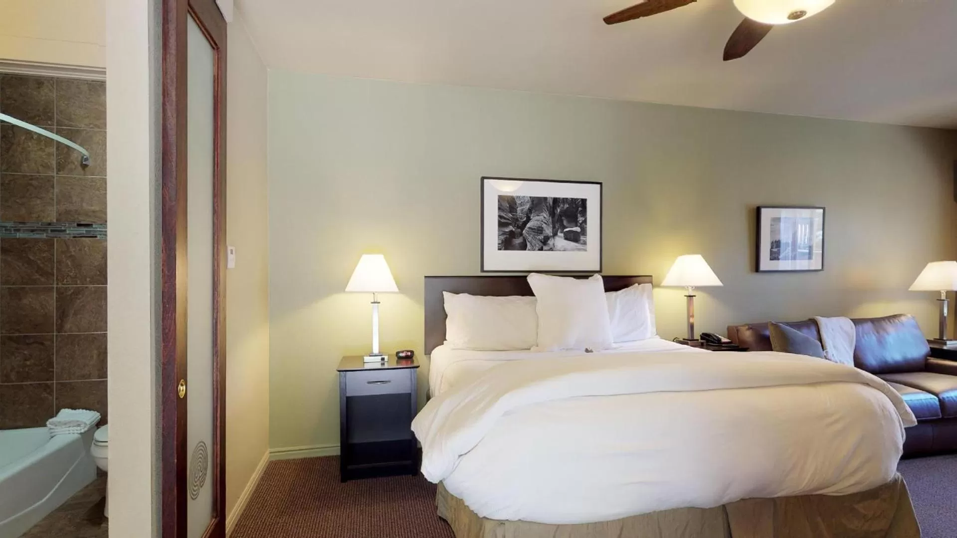 Bed in Flanigan`s Resort and Spa