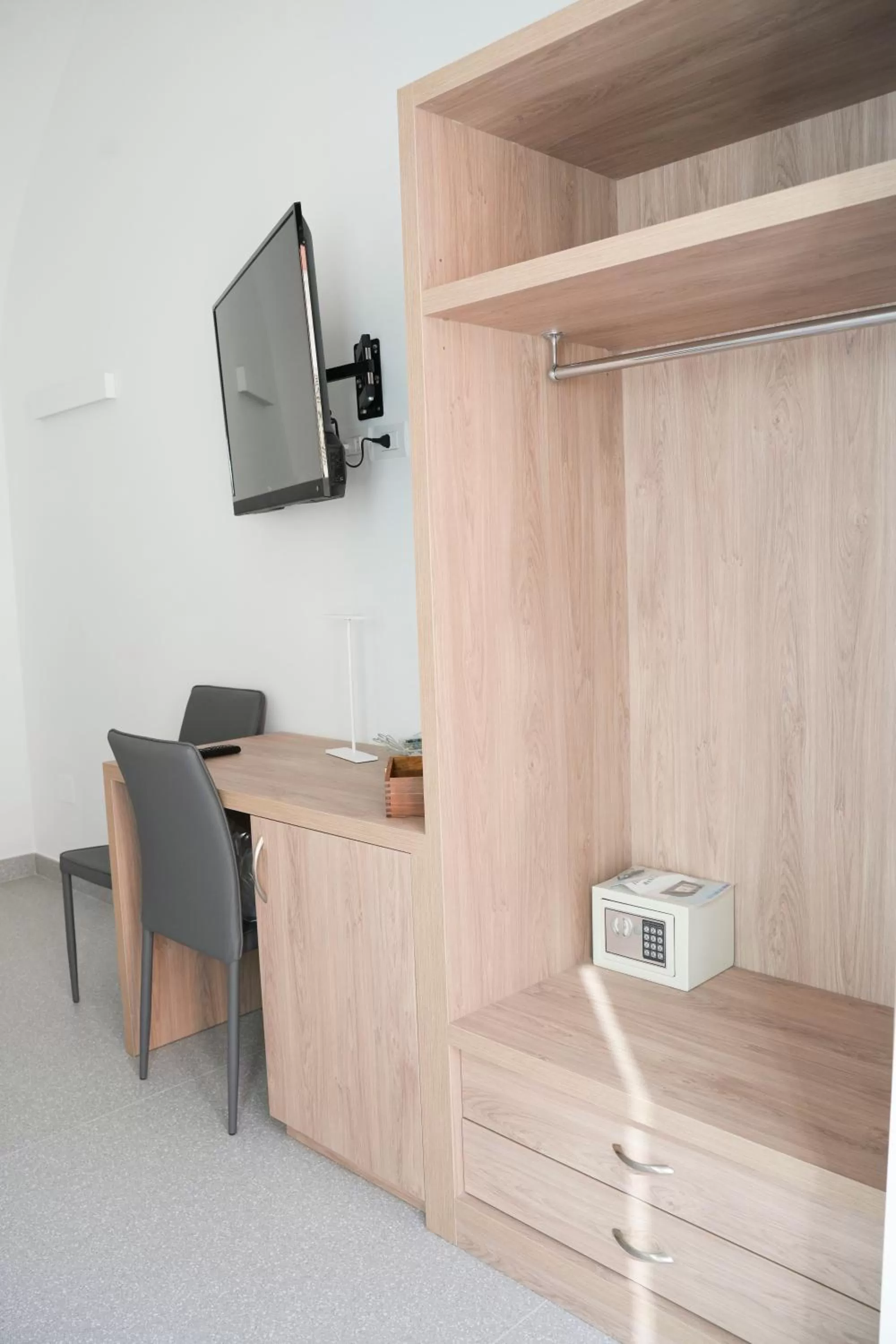 hair dresser, TV/Entertainment Center in Dimora dei Celestini