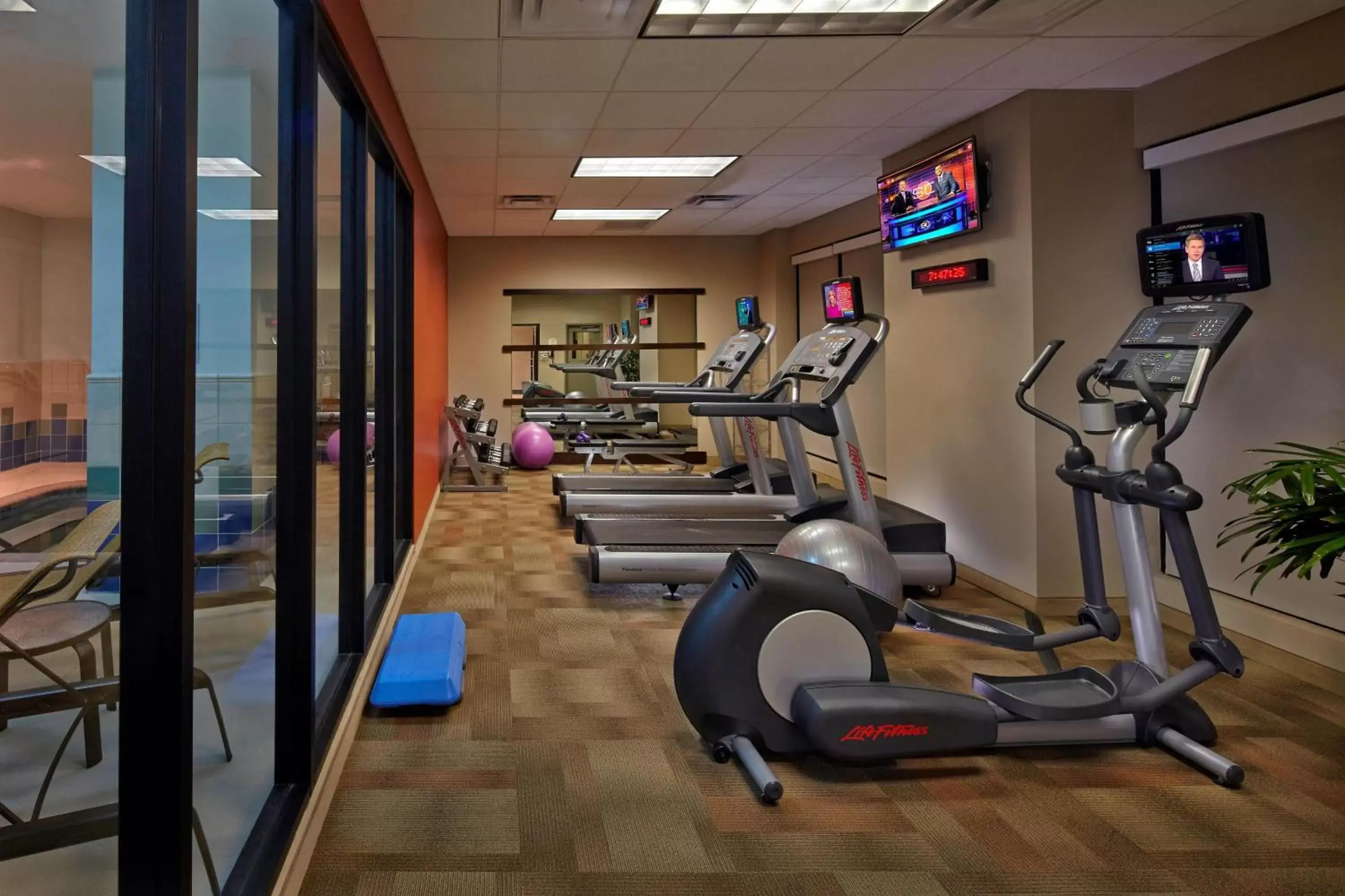 Fitness centre/facilities, Fitness Center/Facilities in Courtyard by Marriott St. Petersburg Downtown