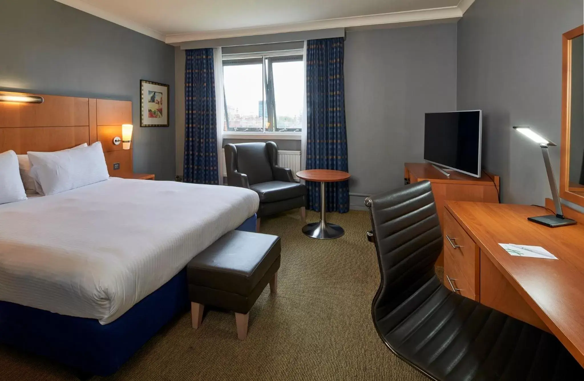 Photo of the whole room, TV/Entertainment Center in Holiday Inn London Bloomsbury, an IHG Hotel