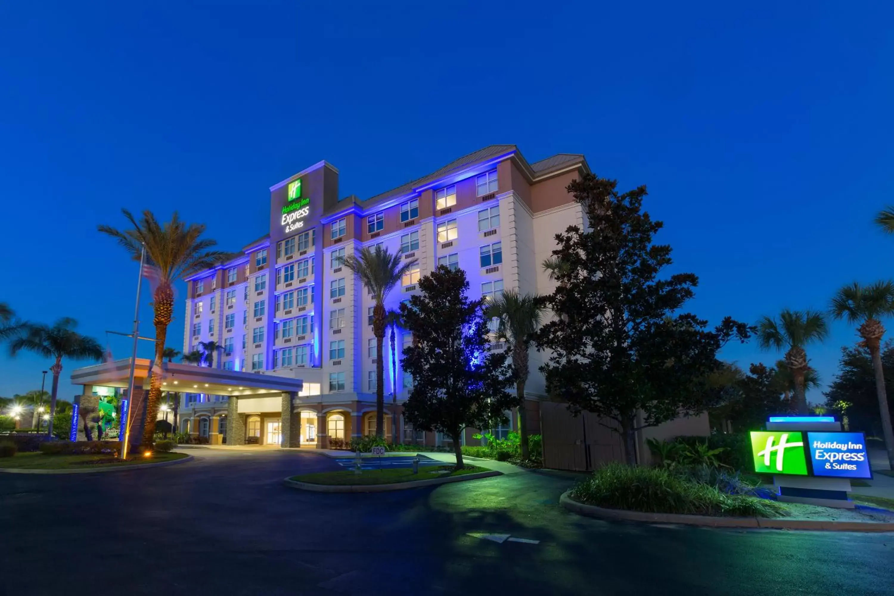 Property Building in Holiday Inn Express & Suites S Lake Buena Vista, an IHG Hotel