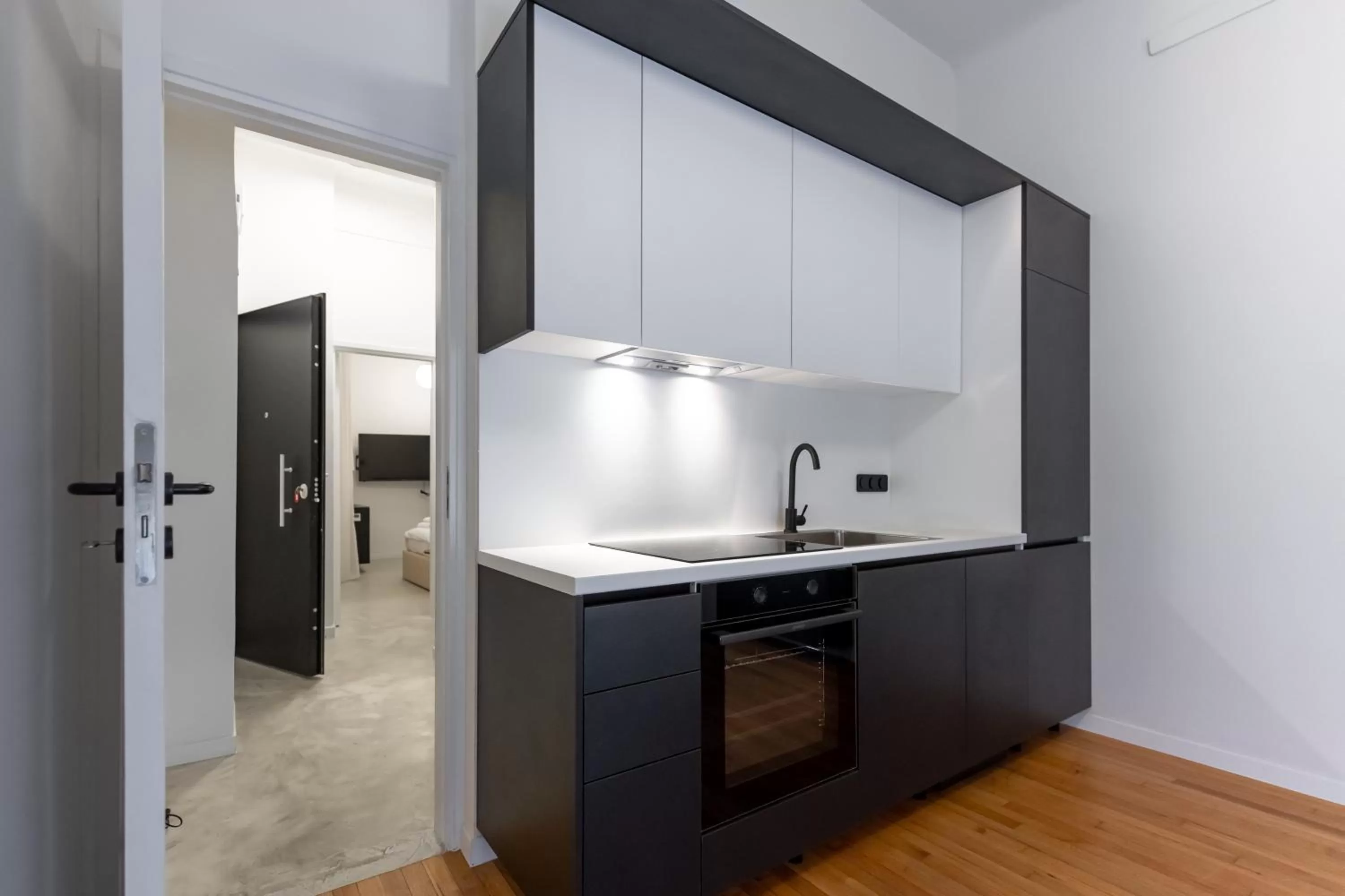 Kitchen or kitchenette, Kitchen/Kitchenette in ZOIA The Met by UPSTREET