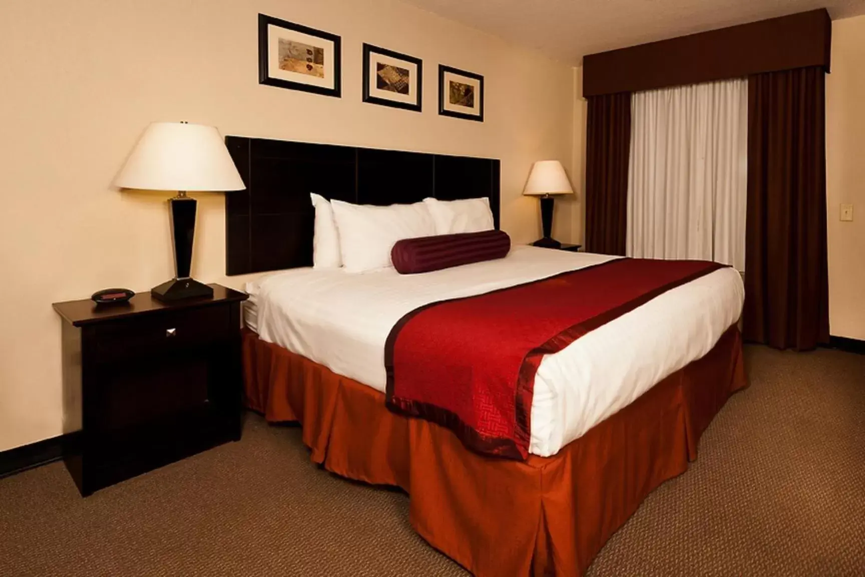 Bedroom, Bed in Grand Texan Hotel and Convention Center