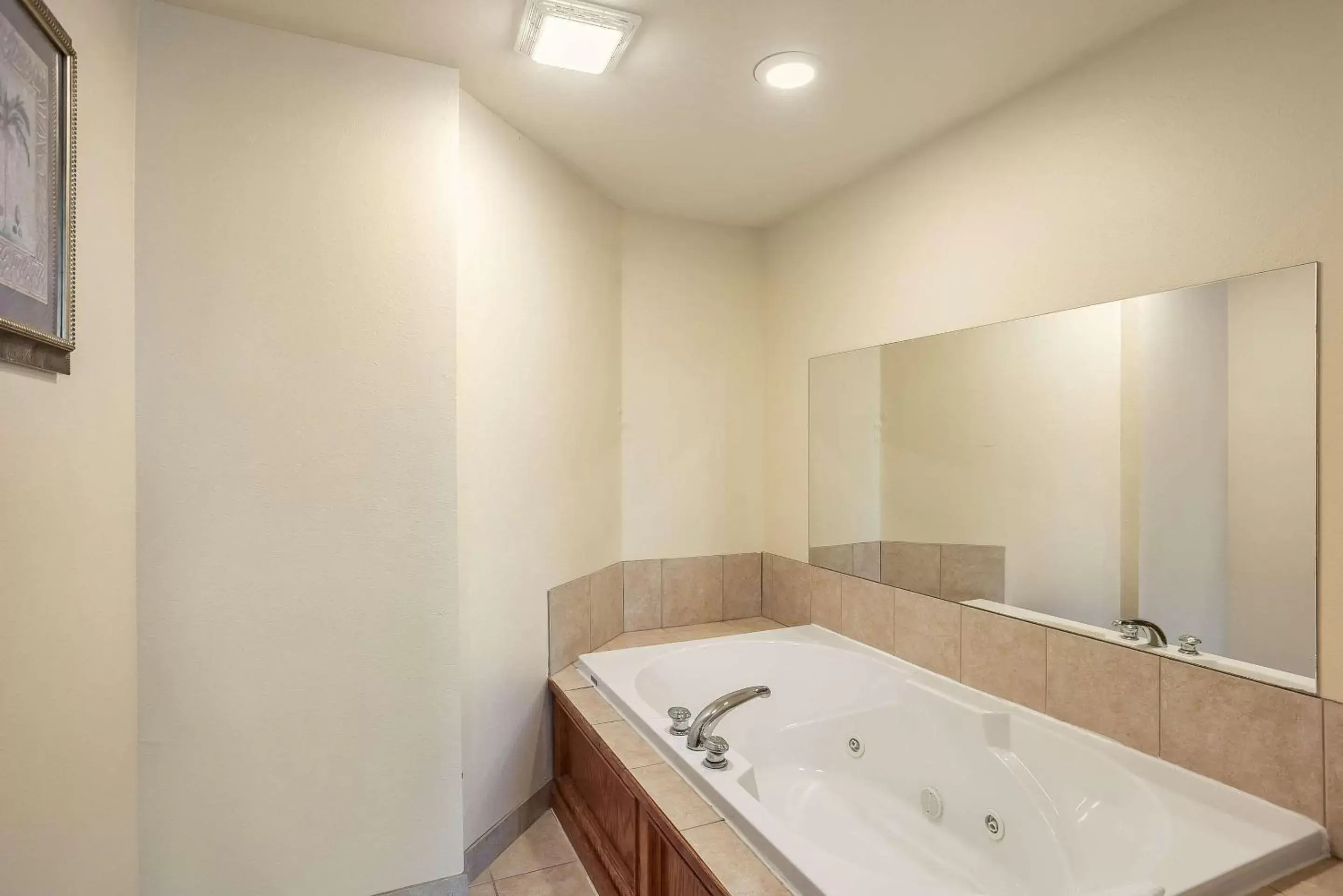 Bedroom, Bathroom in Quality Inn & Suites Hannibal
