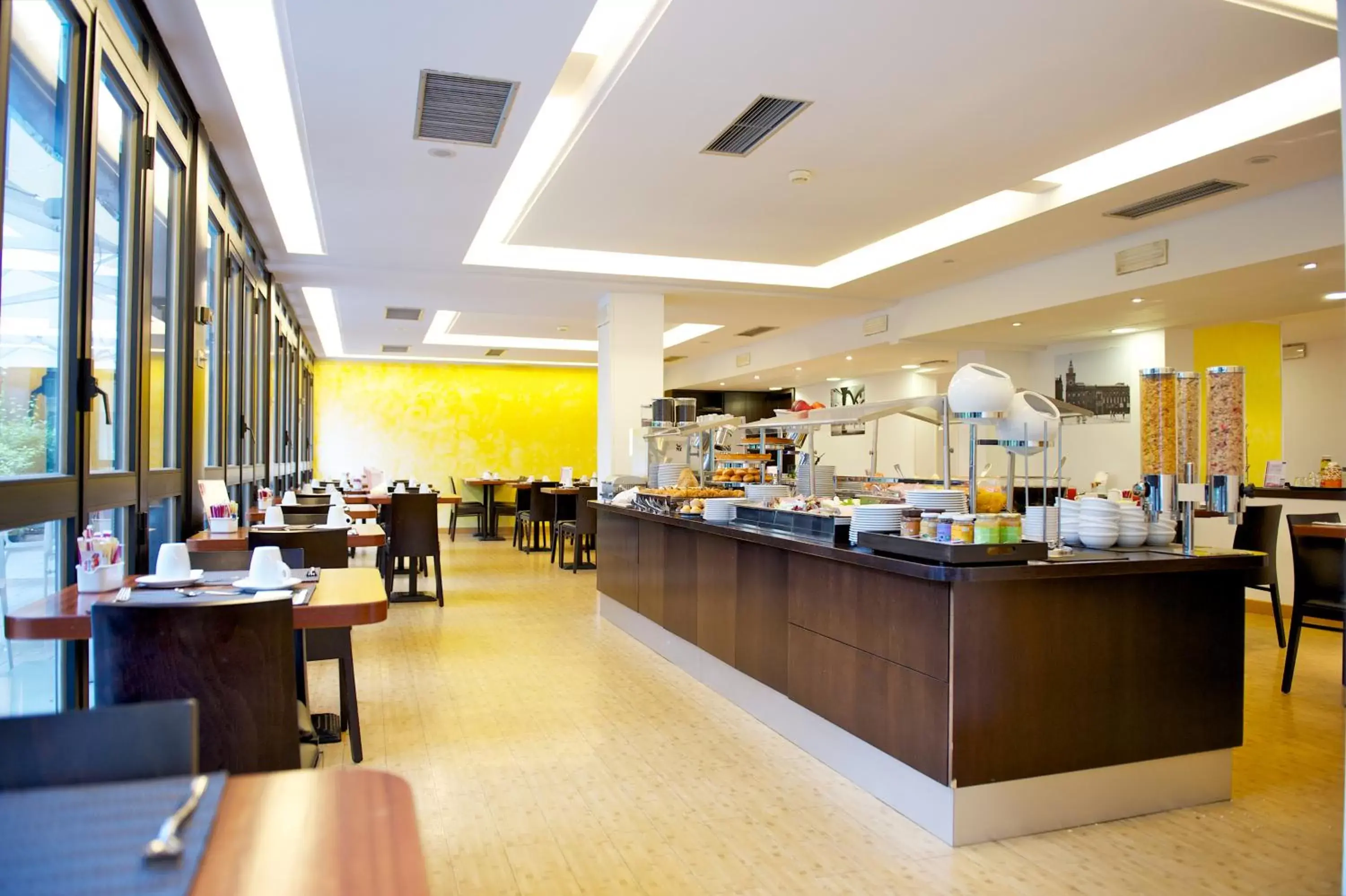Restaurant/Places to Eat in Mercure Bologna Centro