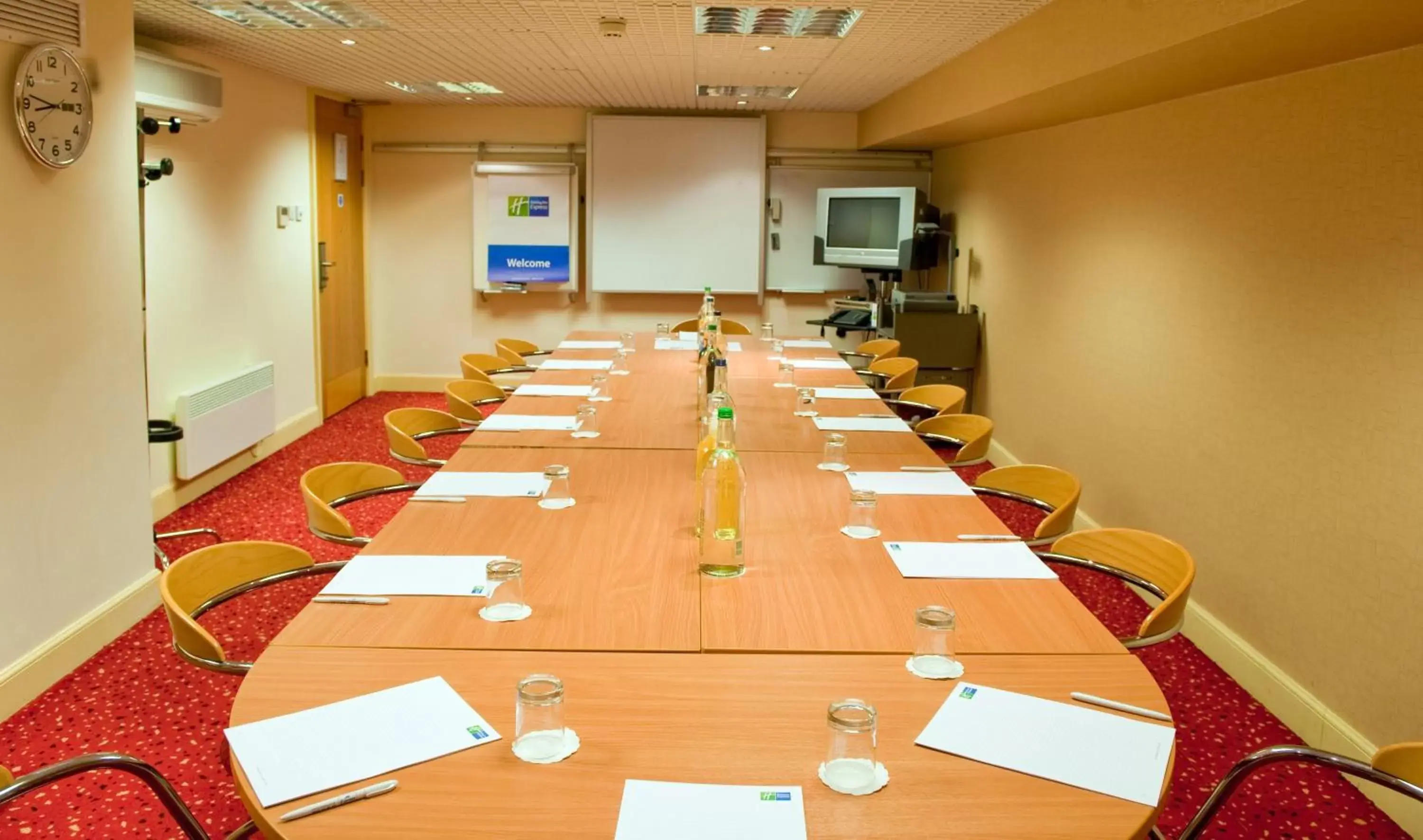 Meeting/conference room in Holiday Inn Express Edinburgh City Centre, an IHG Hotel