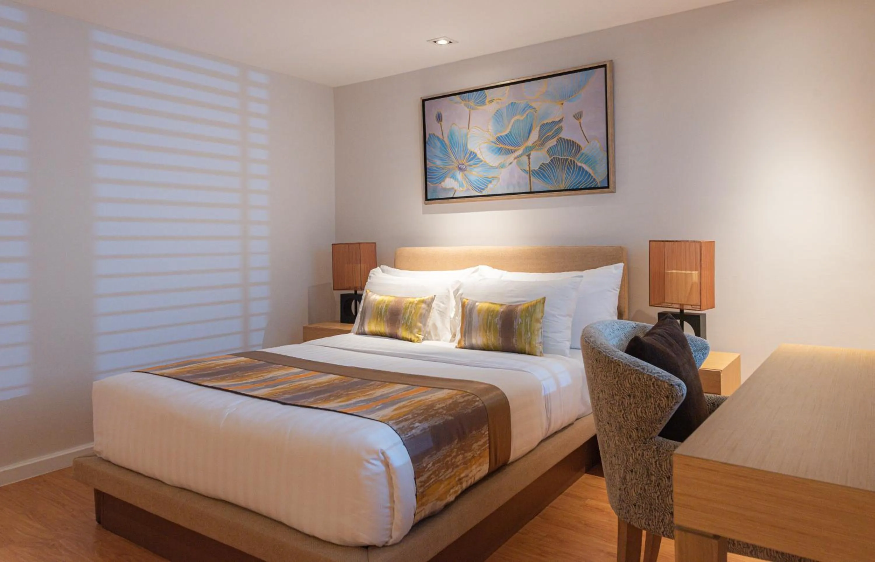 Bedroom, Bed in Summit Windmill Golf Suite Hotel at Suvarnabhumi