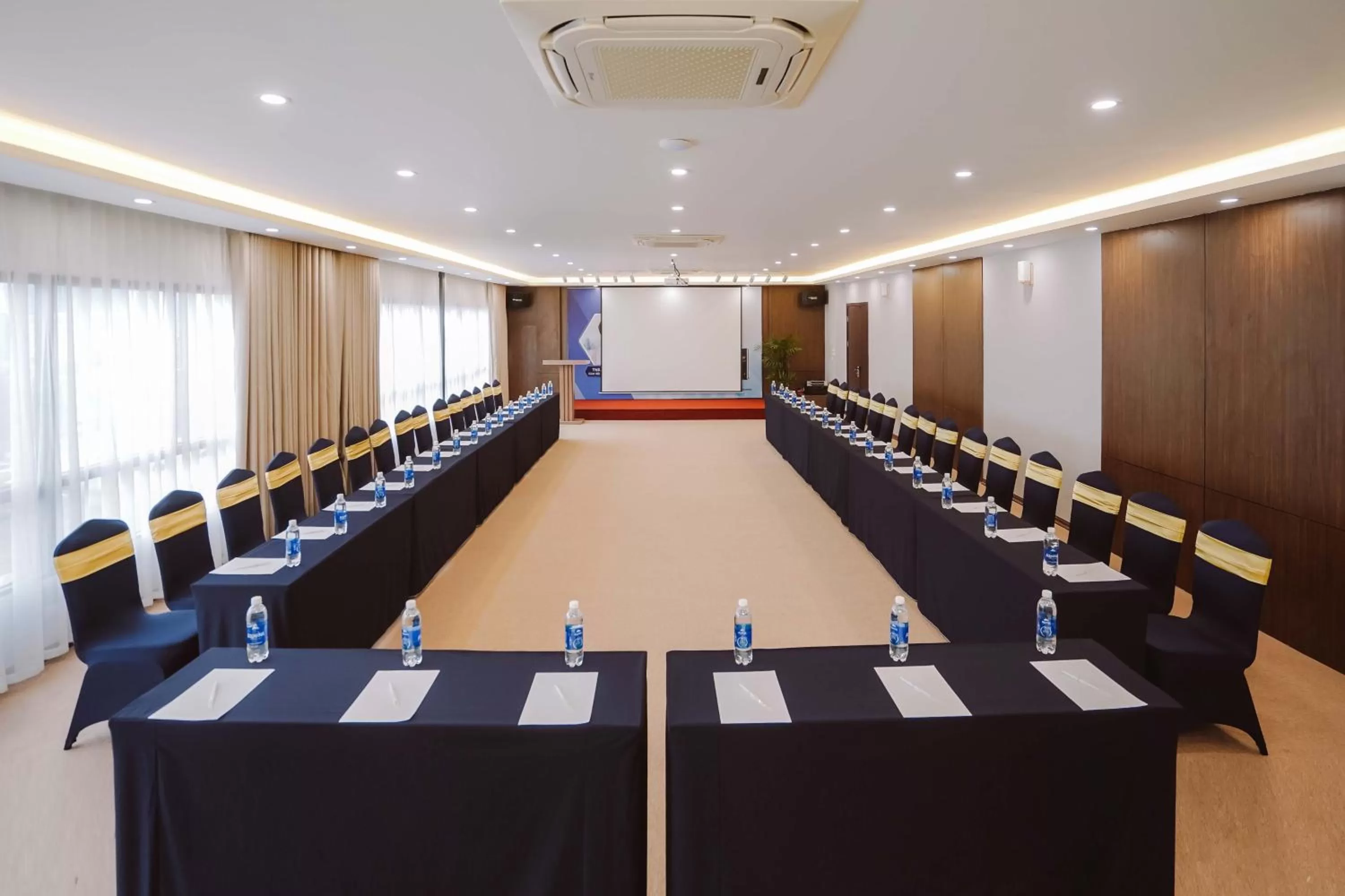 Business facilities in Reyna Hotel Hanoi & Spa