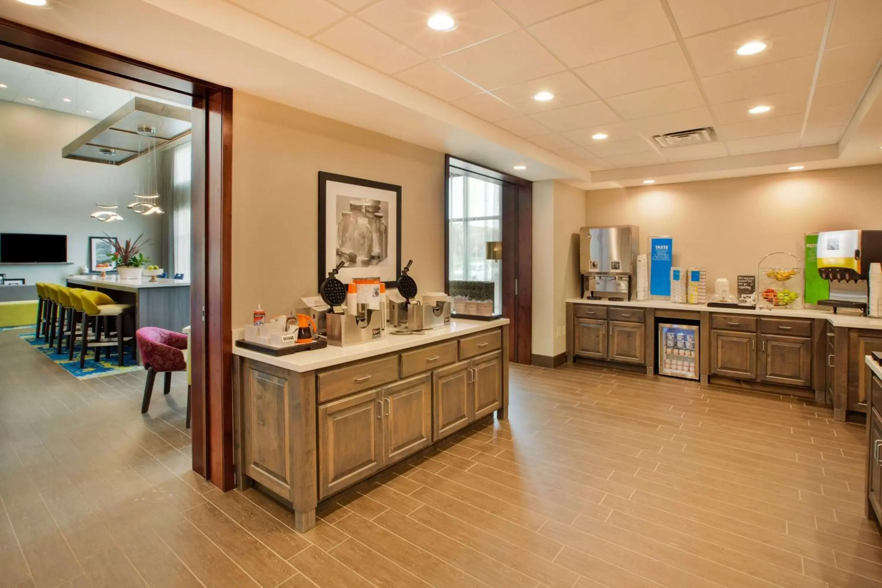 Breakfast, Restaurant/Places to Eat in Hampton Inn & Suites By Hilton, Southwest Sioux Falls