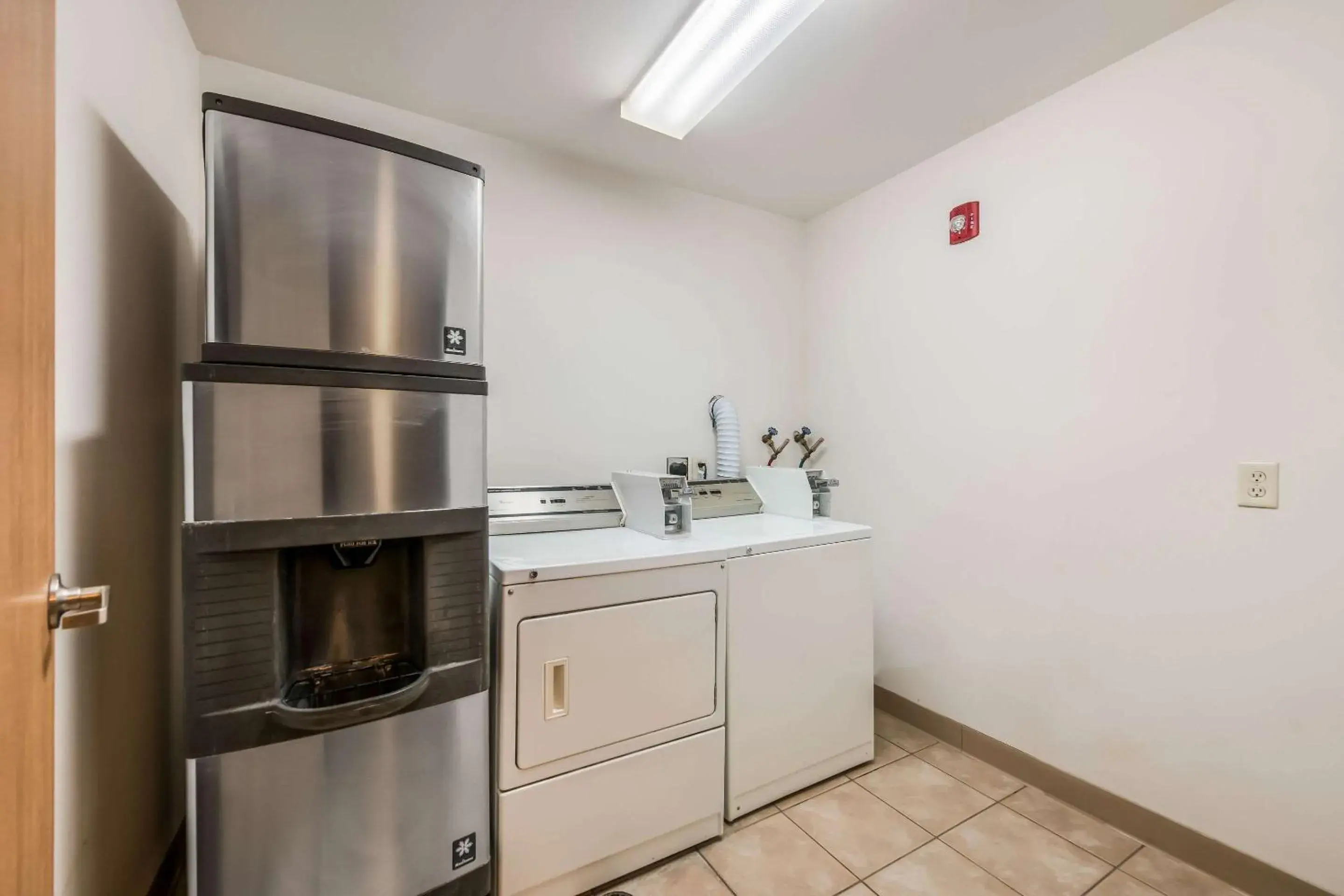 Other, Kitchen/Kitchenette in EconoLodge by Choice Hotels - Rice Lake