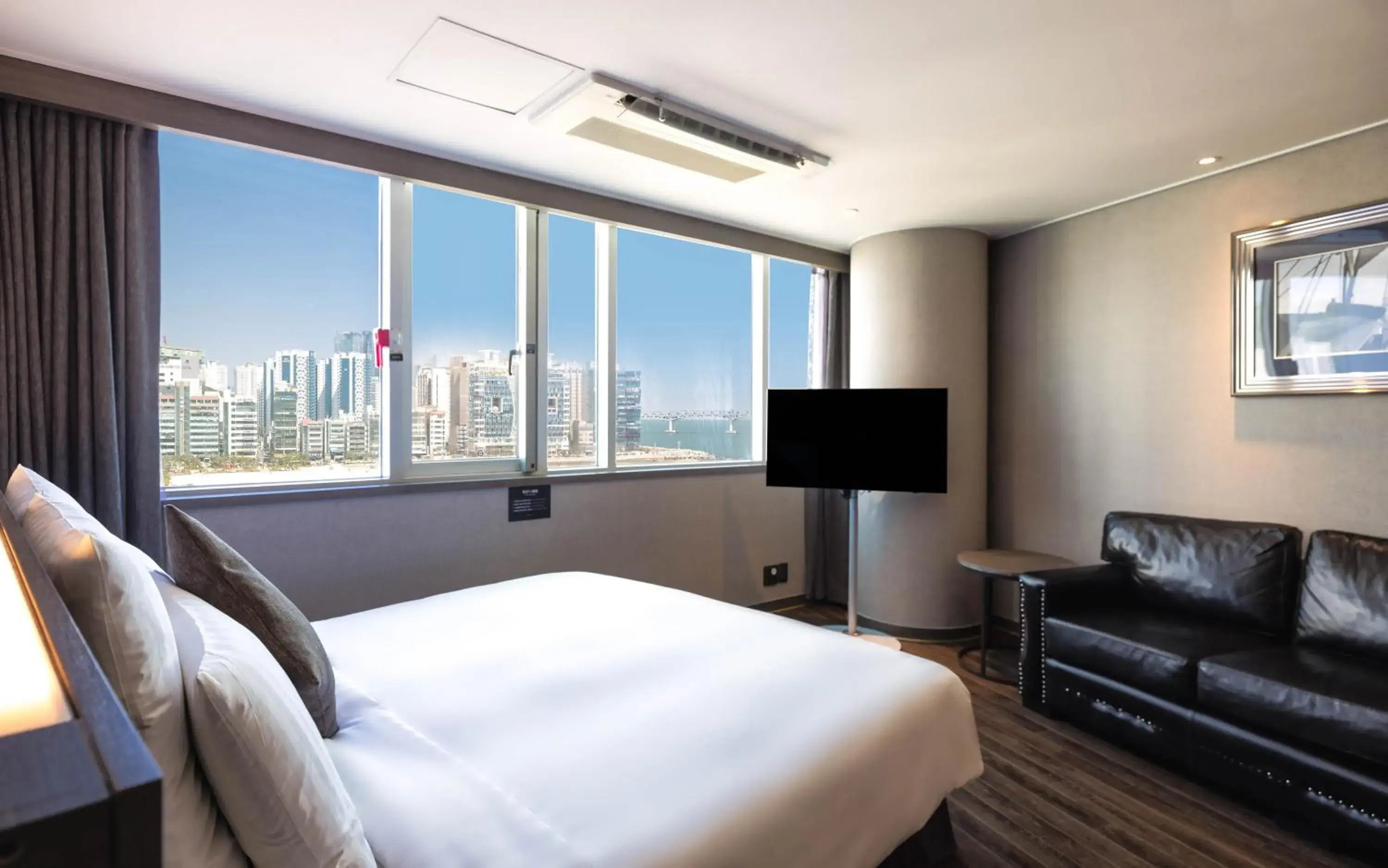 Premier Double Room with Ocean View in Kent Hotel Gwangalli by Kensington Premier Double Room with Ocean View in Kent Hotel Gwangalli by Kensington