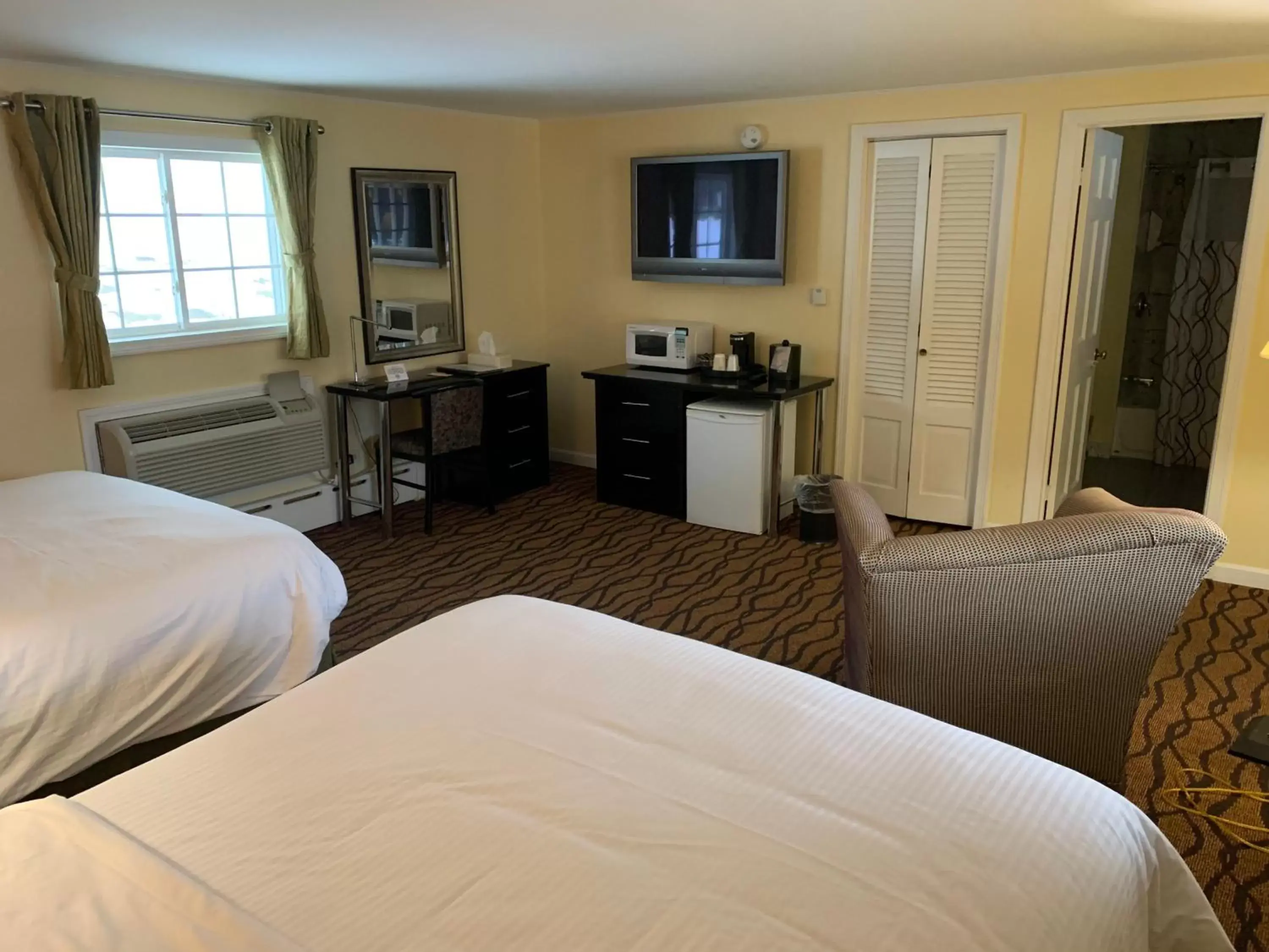 Bedroom, Bed in Four Winds Country Motel