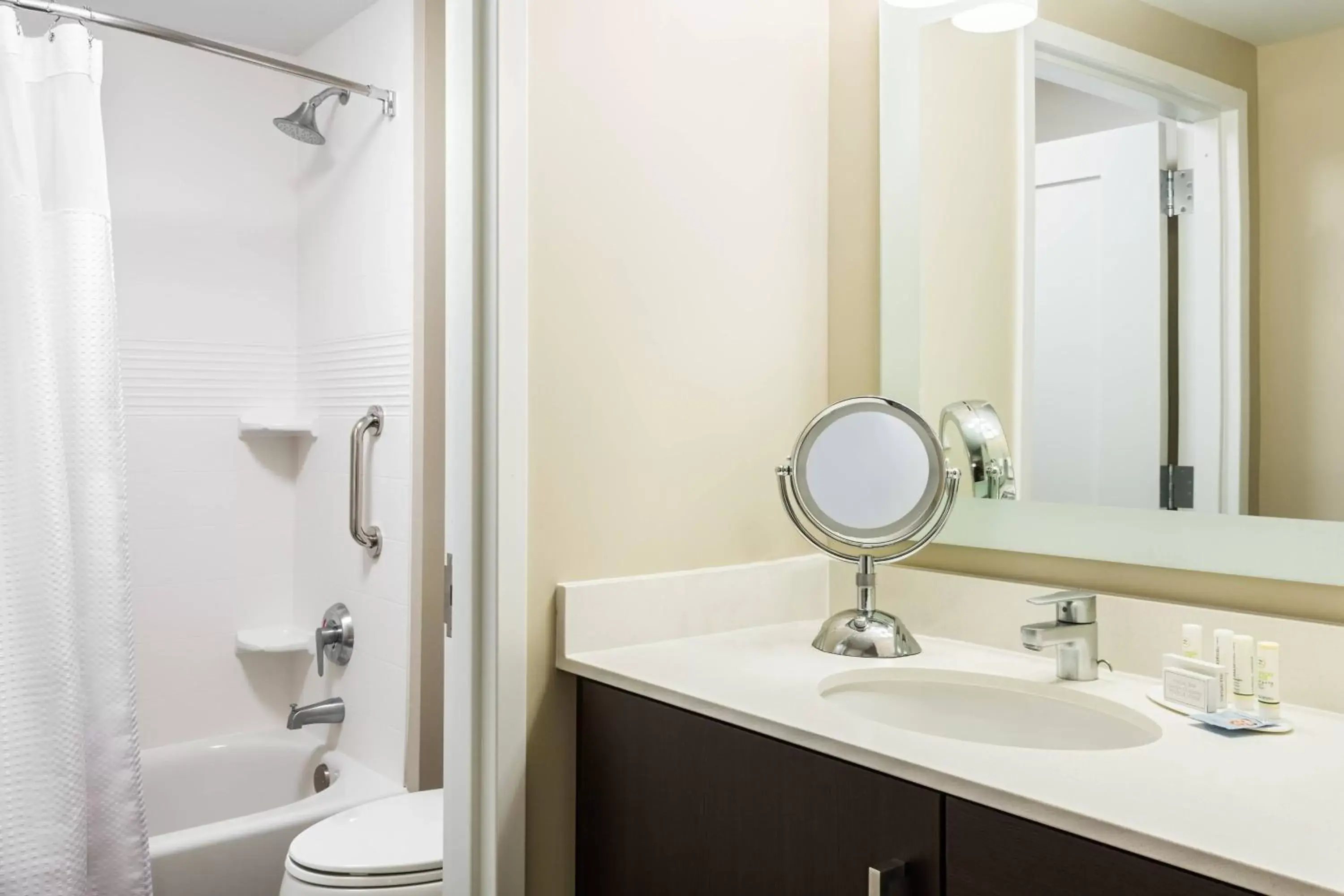 Bathroom in TownePlace Suites by Marriott Latham Albany Airport