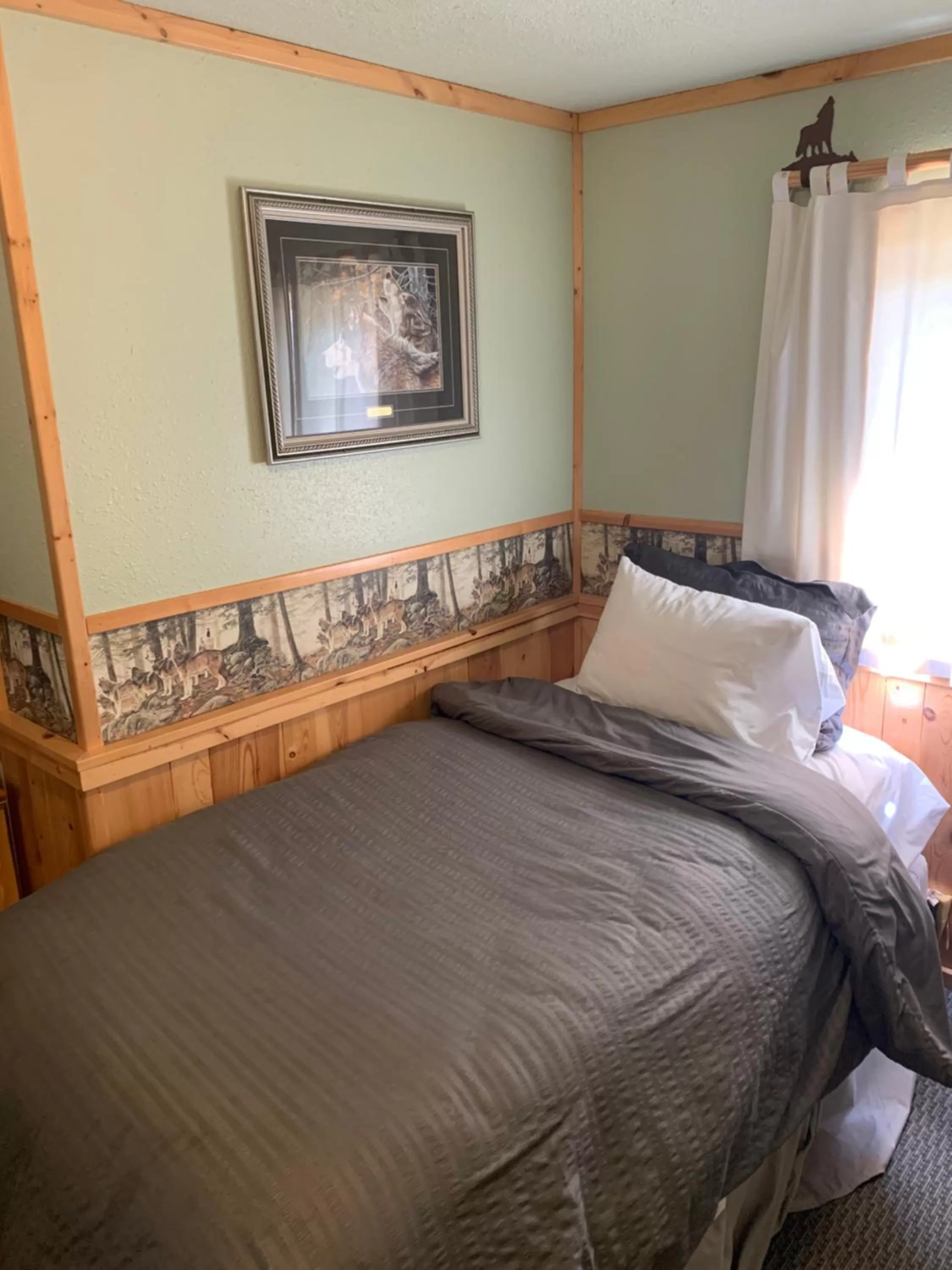 Bed in Glacier Haven Inn