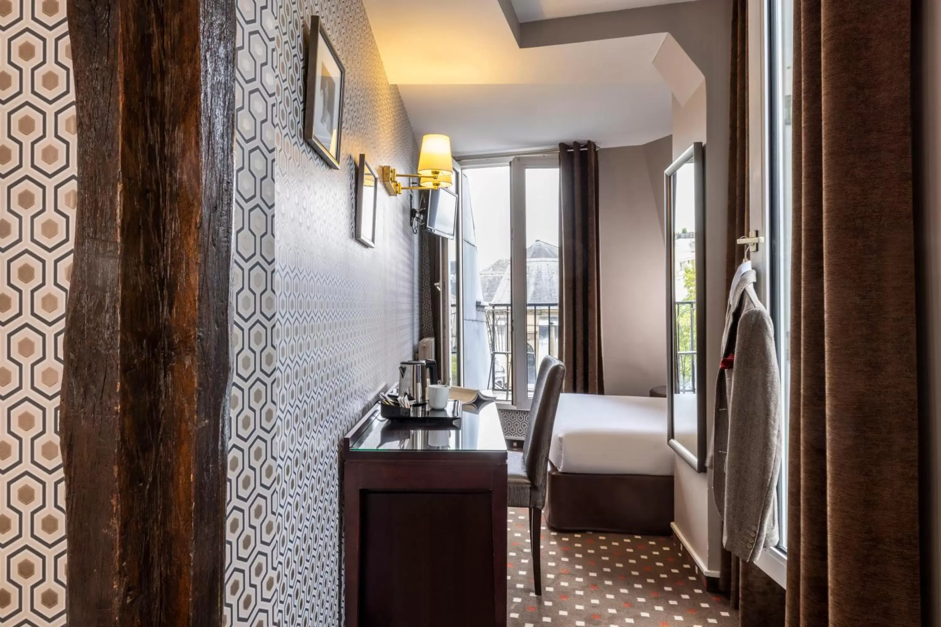Bed, Bathroom in Hotel Abbatial Saint Germain