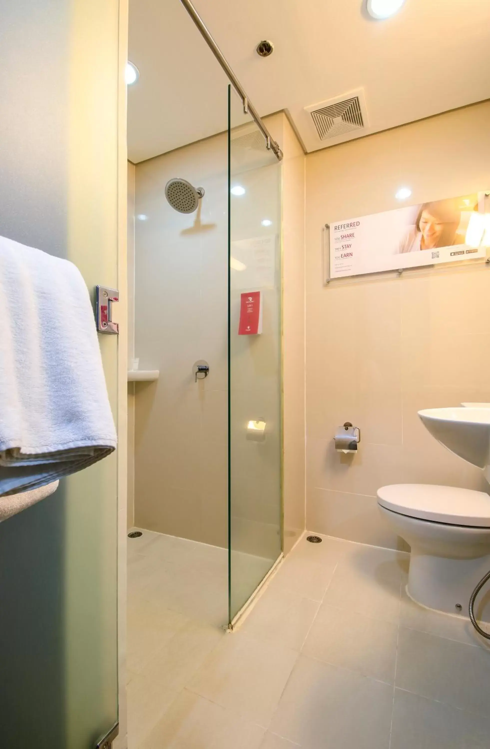 Shower, Bathroom in Red Planet Davao