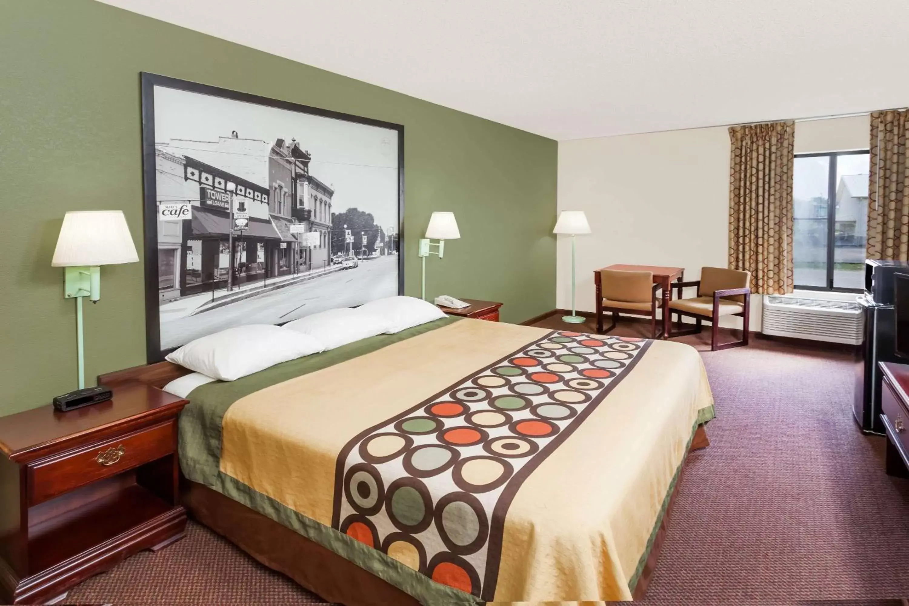 Photo of the whole room, Bed in Super 8 by Wyndham Lincoln