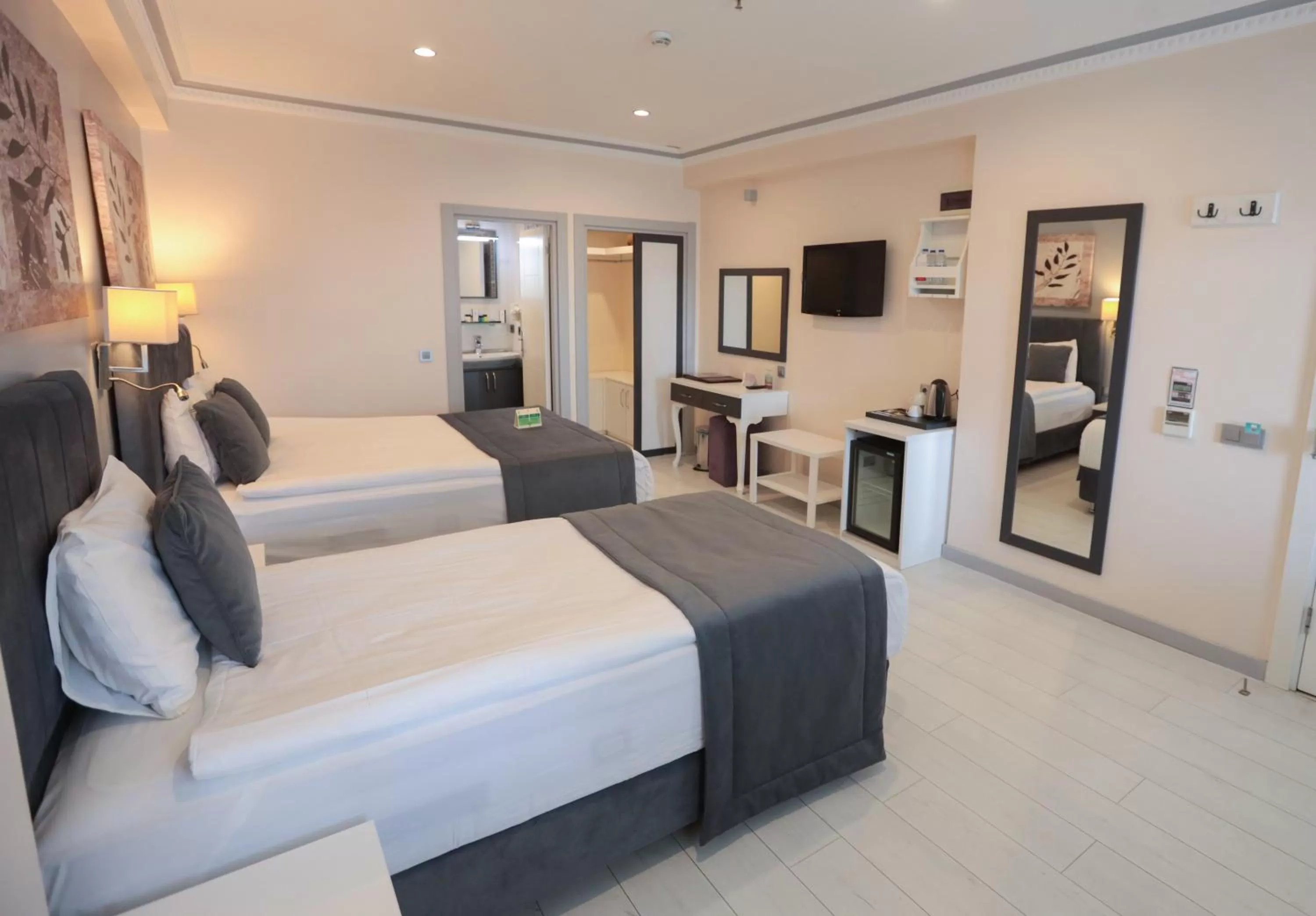 Bed in Skalion Hotel