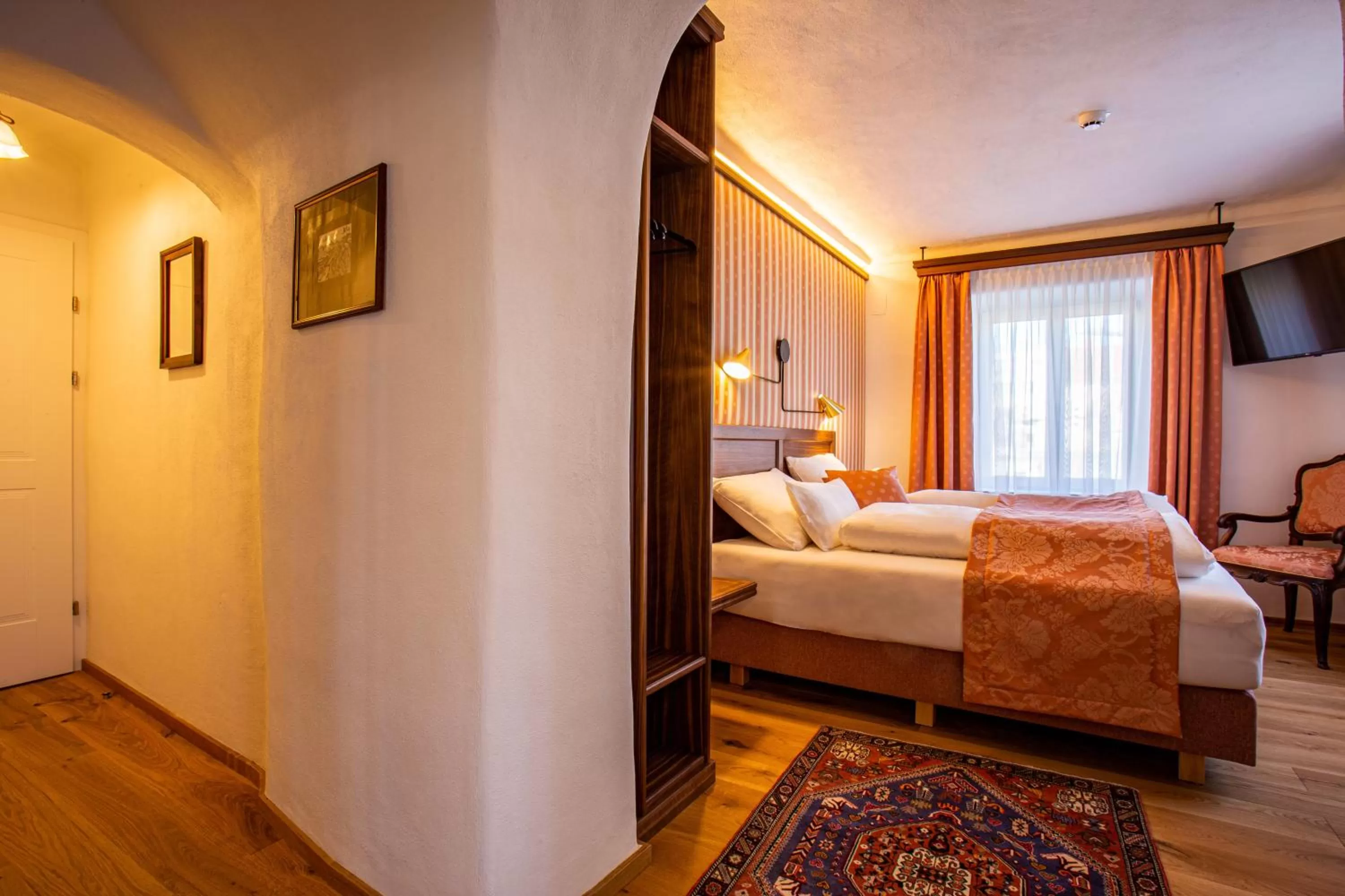 Photo of the whole room, Bed in Gasthof Lend-Platzl