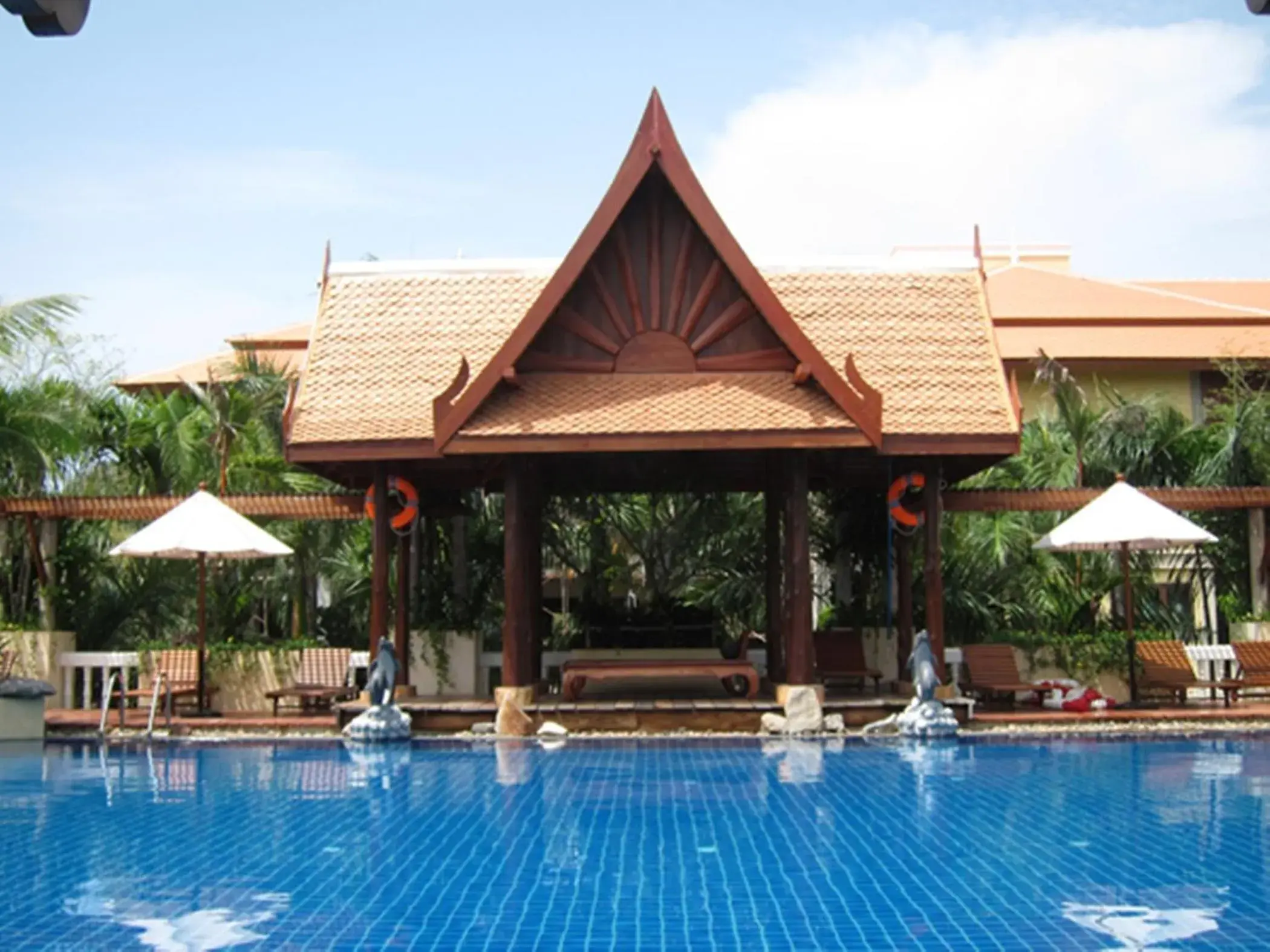 Facade/entrance, Swimming Pool in Mae Pim Resort Hotel