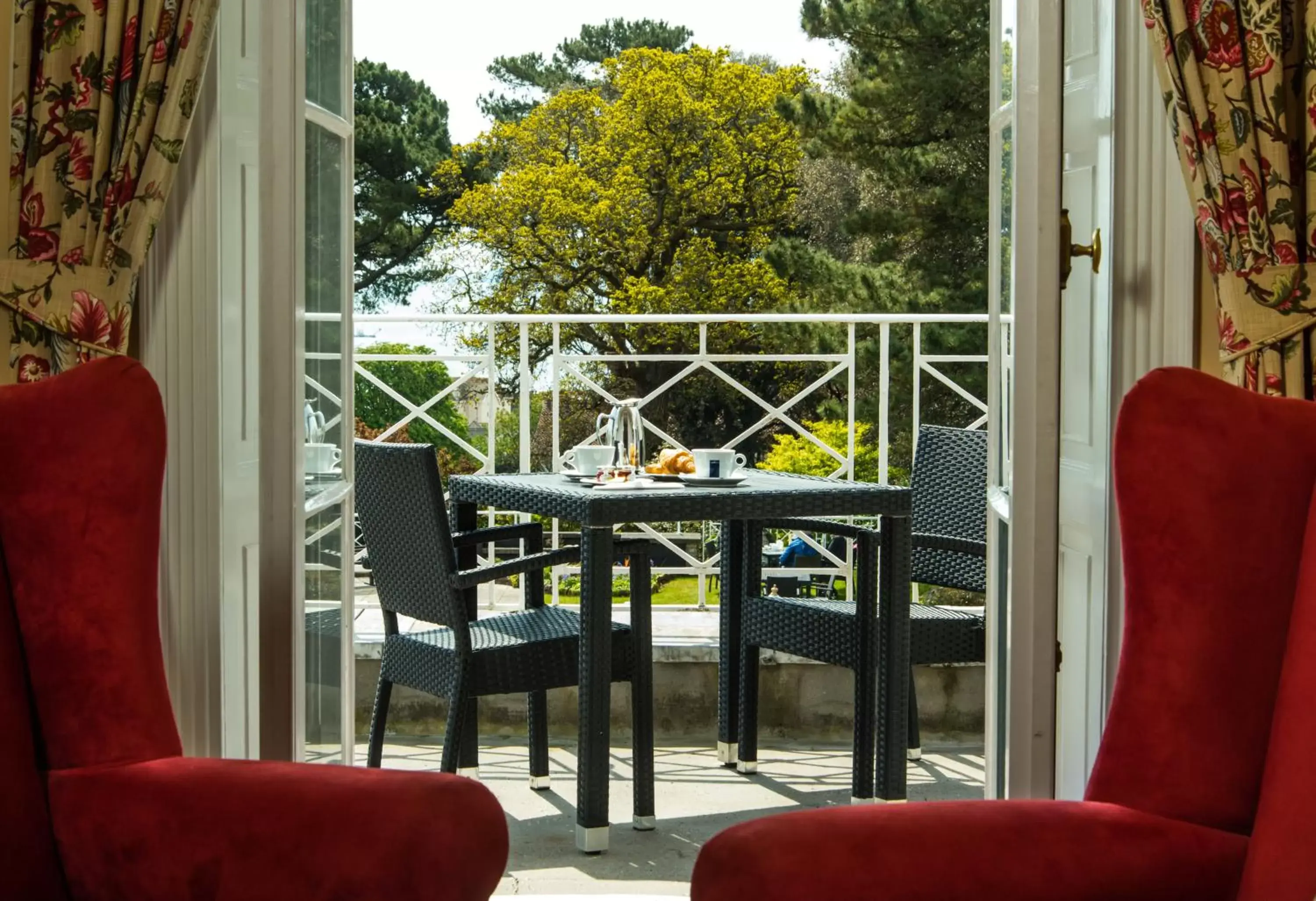 Property building in Cliffden Hotel Property building in Cliffden Hotel