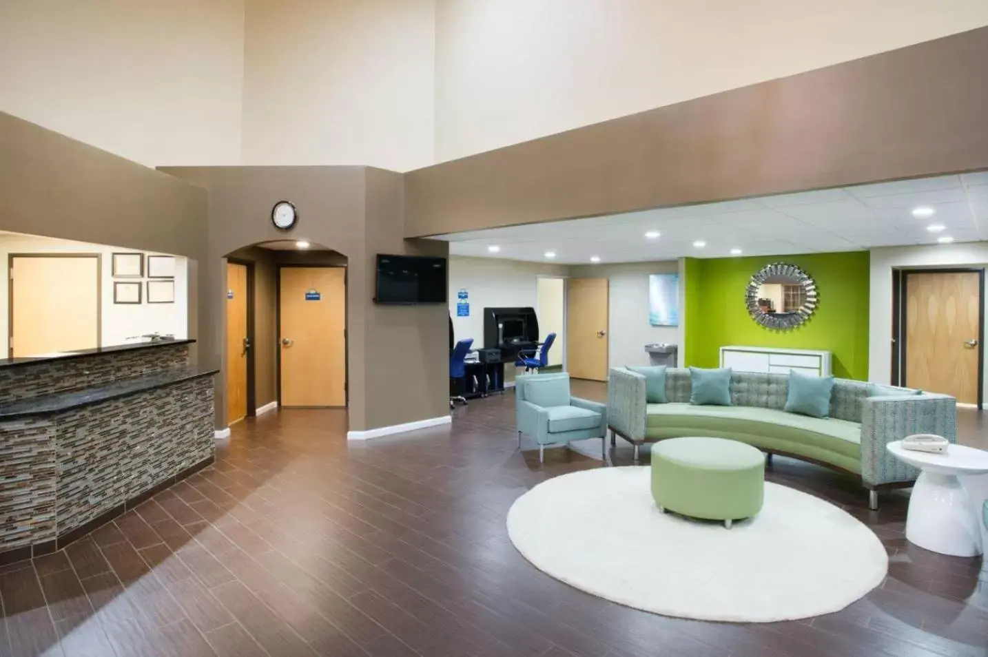 Lobby or reception, Lobby/Reception in Days Inn & Suites by Wyndham Cherry Hill - Philadelphia