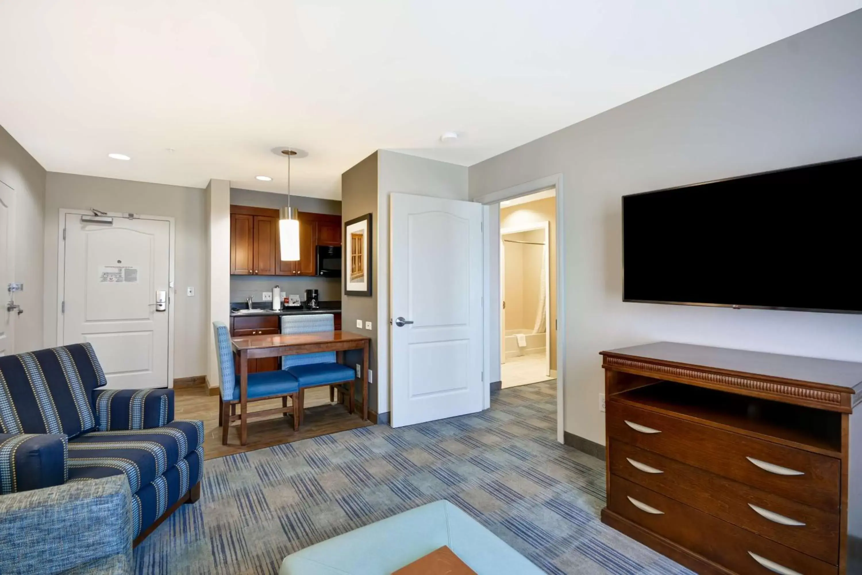 Bedroom, TV/Entertainment Center in Homewood Suites by Hilton Wilmington/Mayfaire, NC