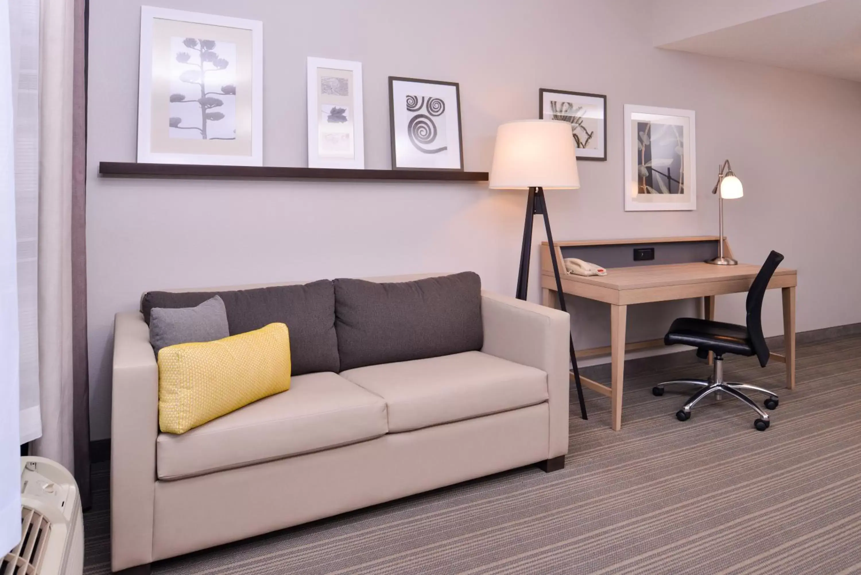 Seating Area in Country Inn & Suites by Radisson, Raleigh-Durham Airport, NC