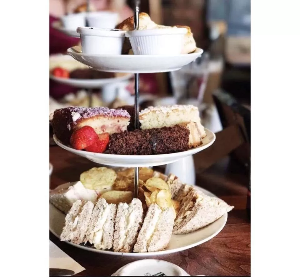 Food and drinks in The Raven Hotel