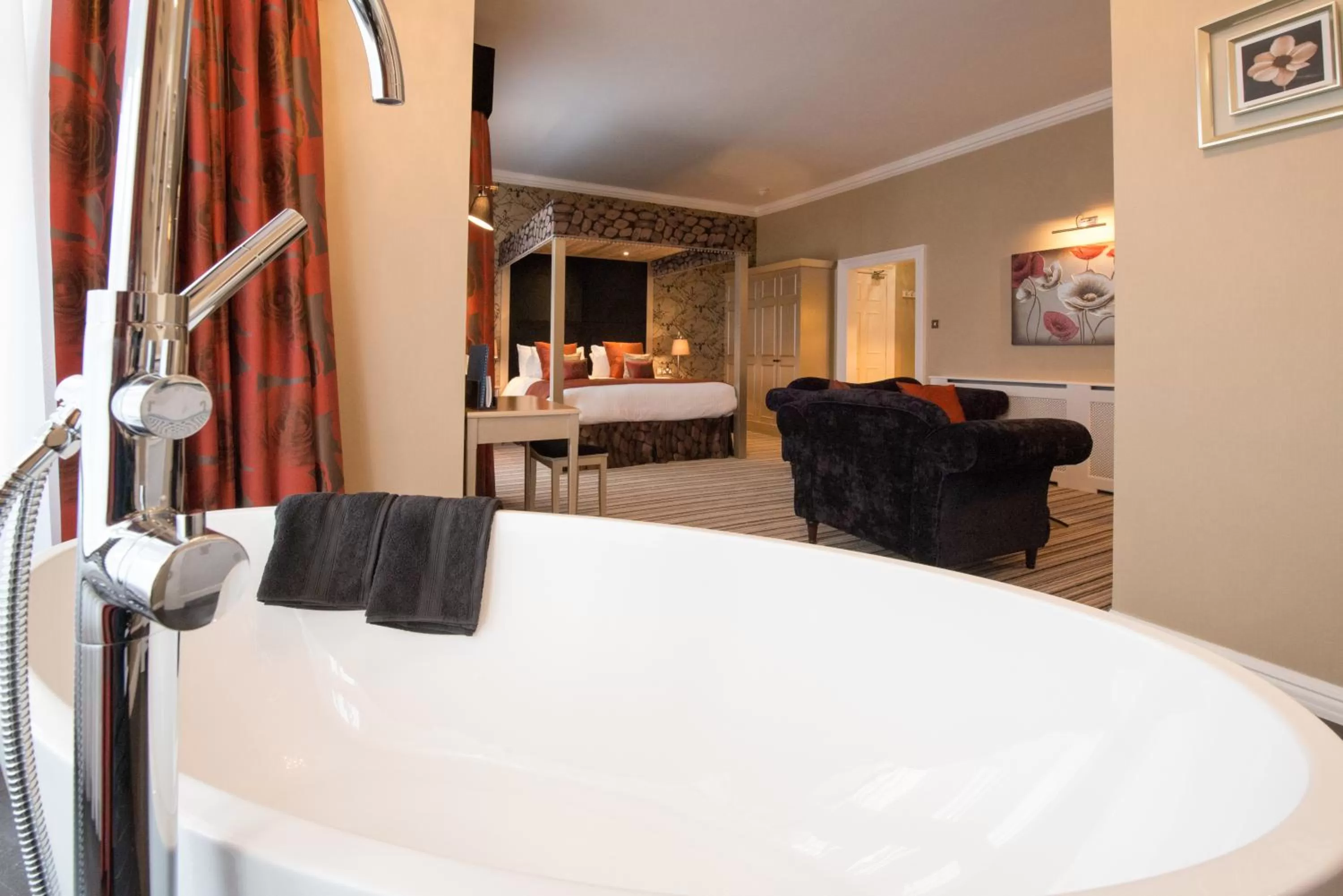 Living room, Bed in Burlington Hotel, BW Premier Collection by Best Western