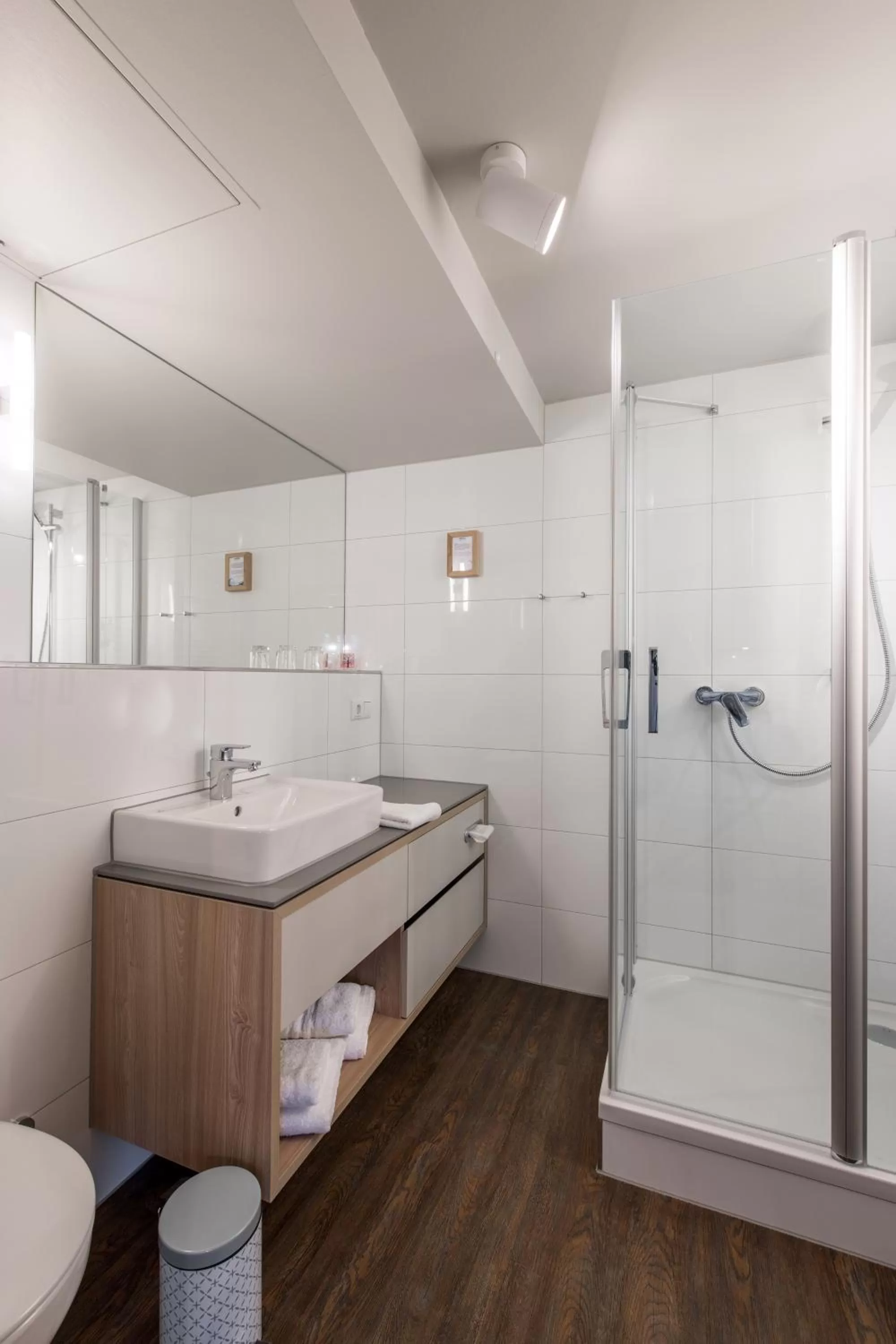 Bathroom in stattHotel Weimar