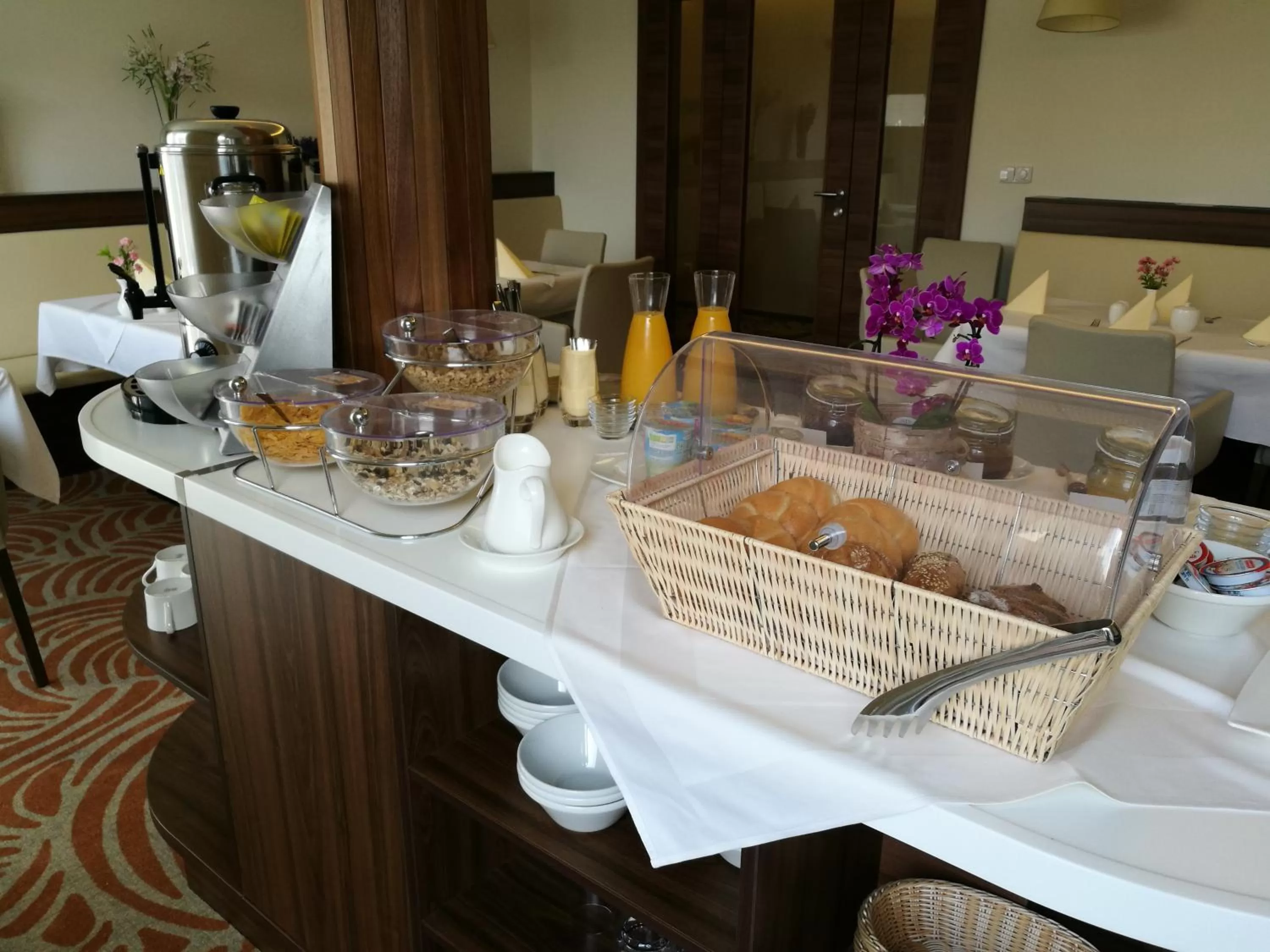 Dining area in Pension Laa Natura