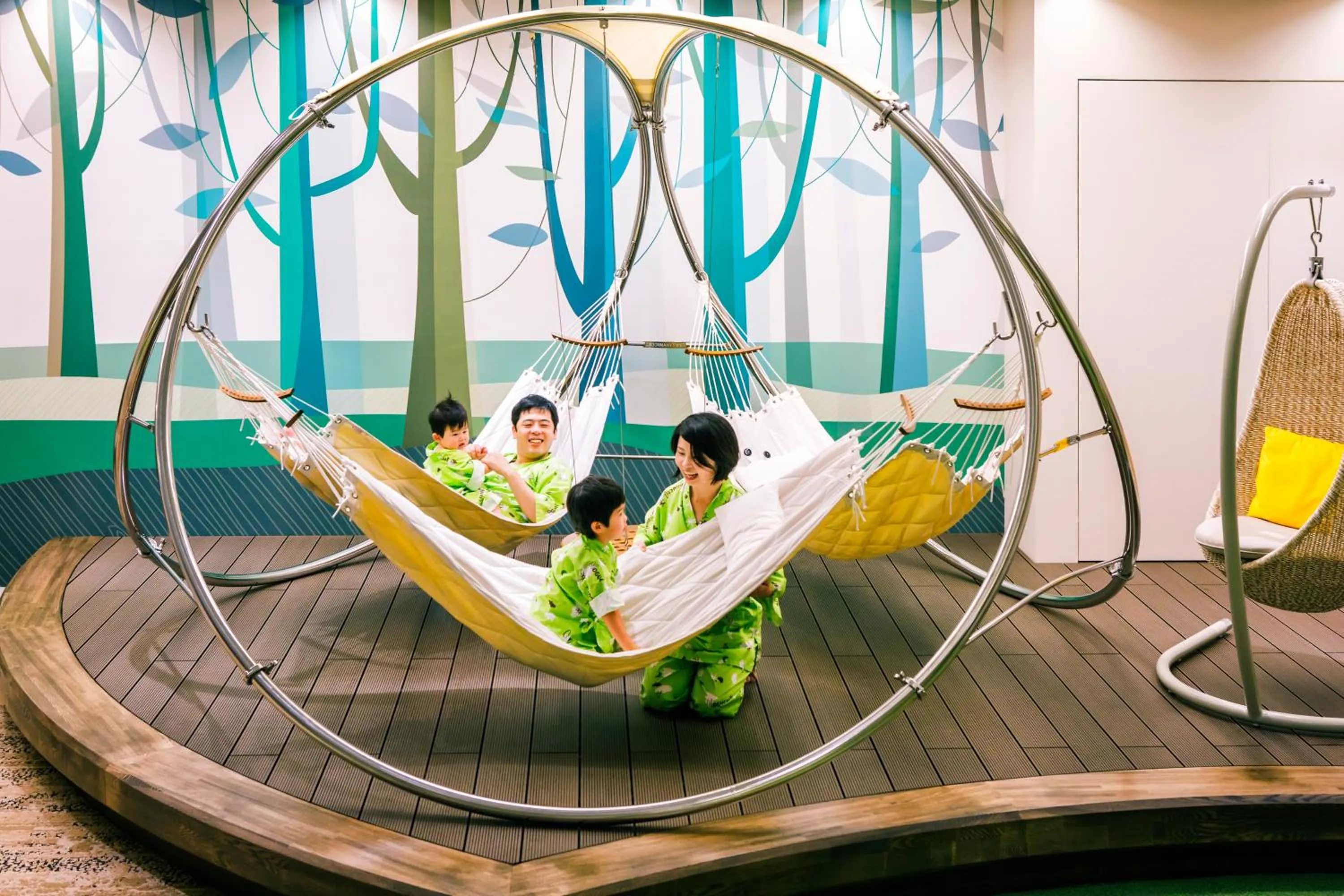 children in Kitayuzawa Mori no soraniwa