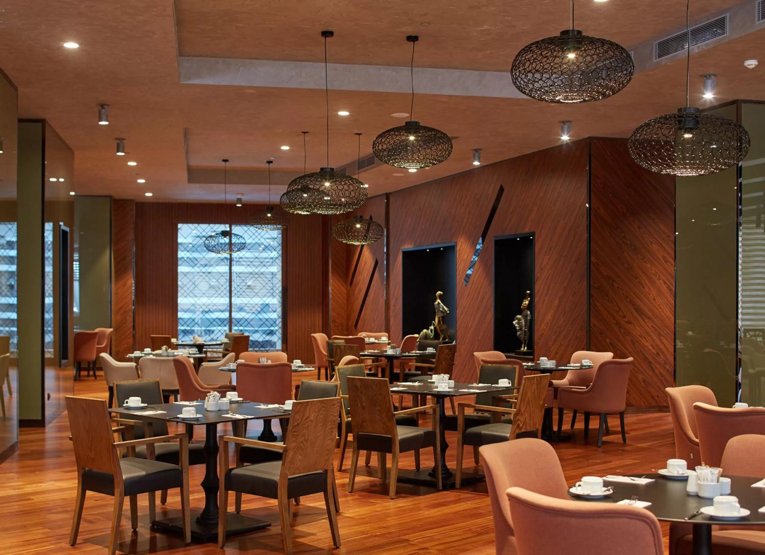 Dining area in Pullman Istanbul Hotel & Convention Center