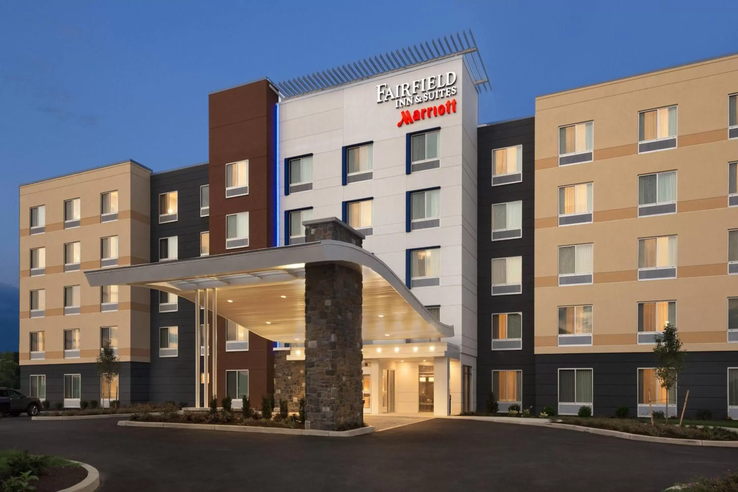 Property Building in Fairfield Inn & Suites by Marriott Lancaster East at The Outlets