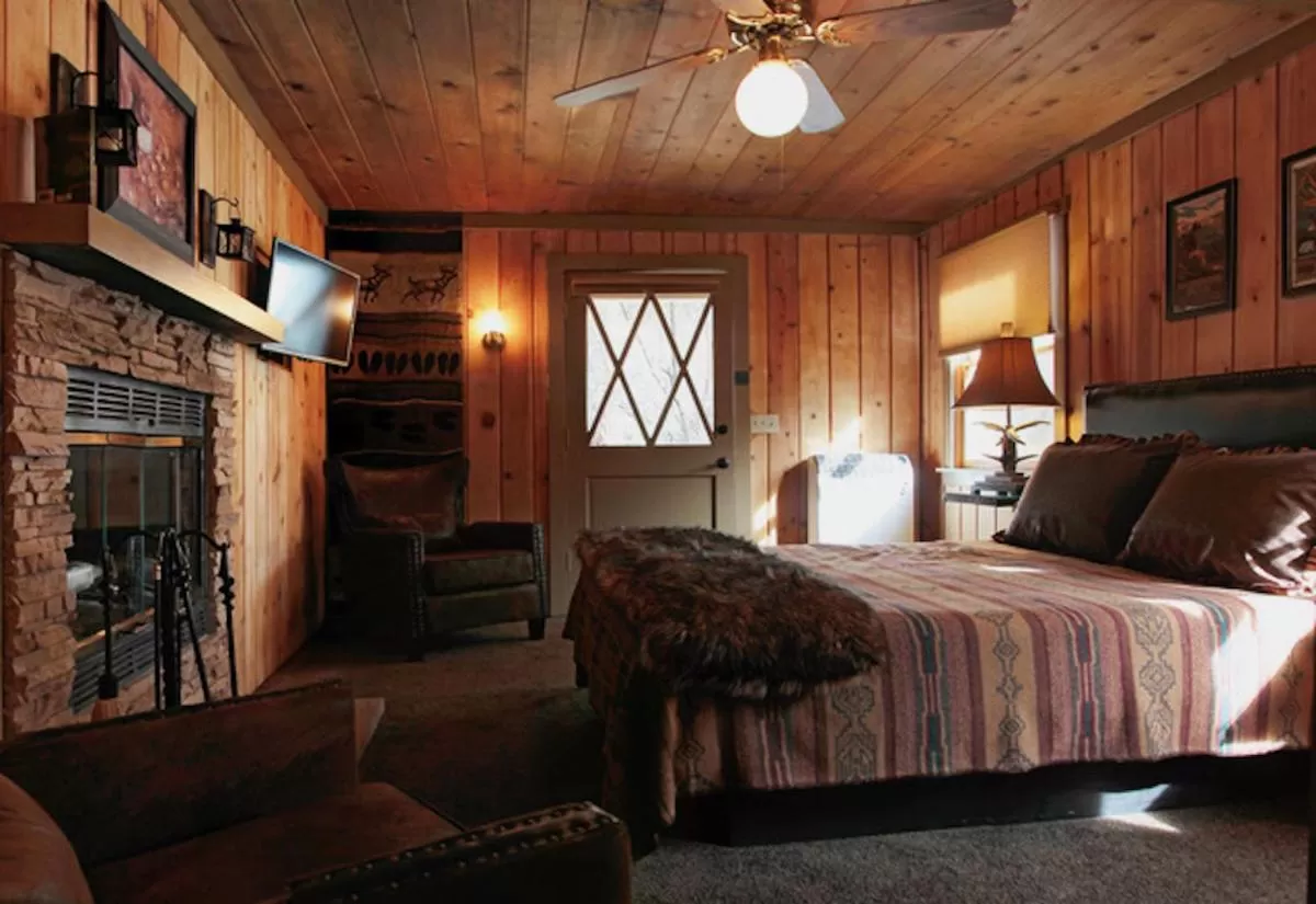 Bed in Silver Pines Lodge