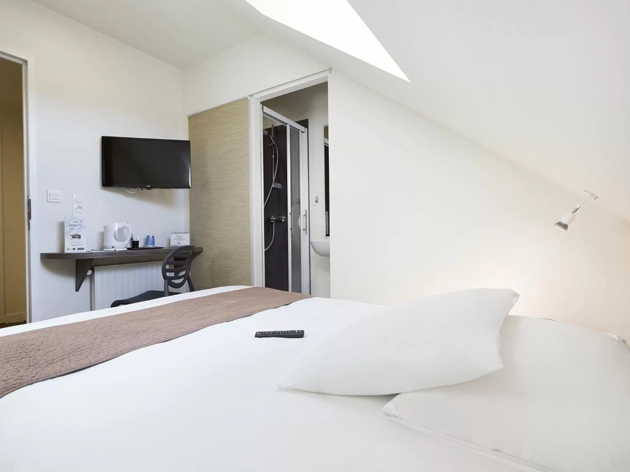 Bed in Kyriad Nantes Centre Graslin