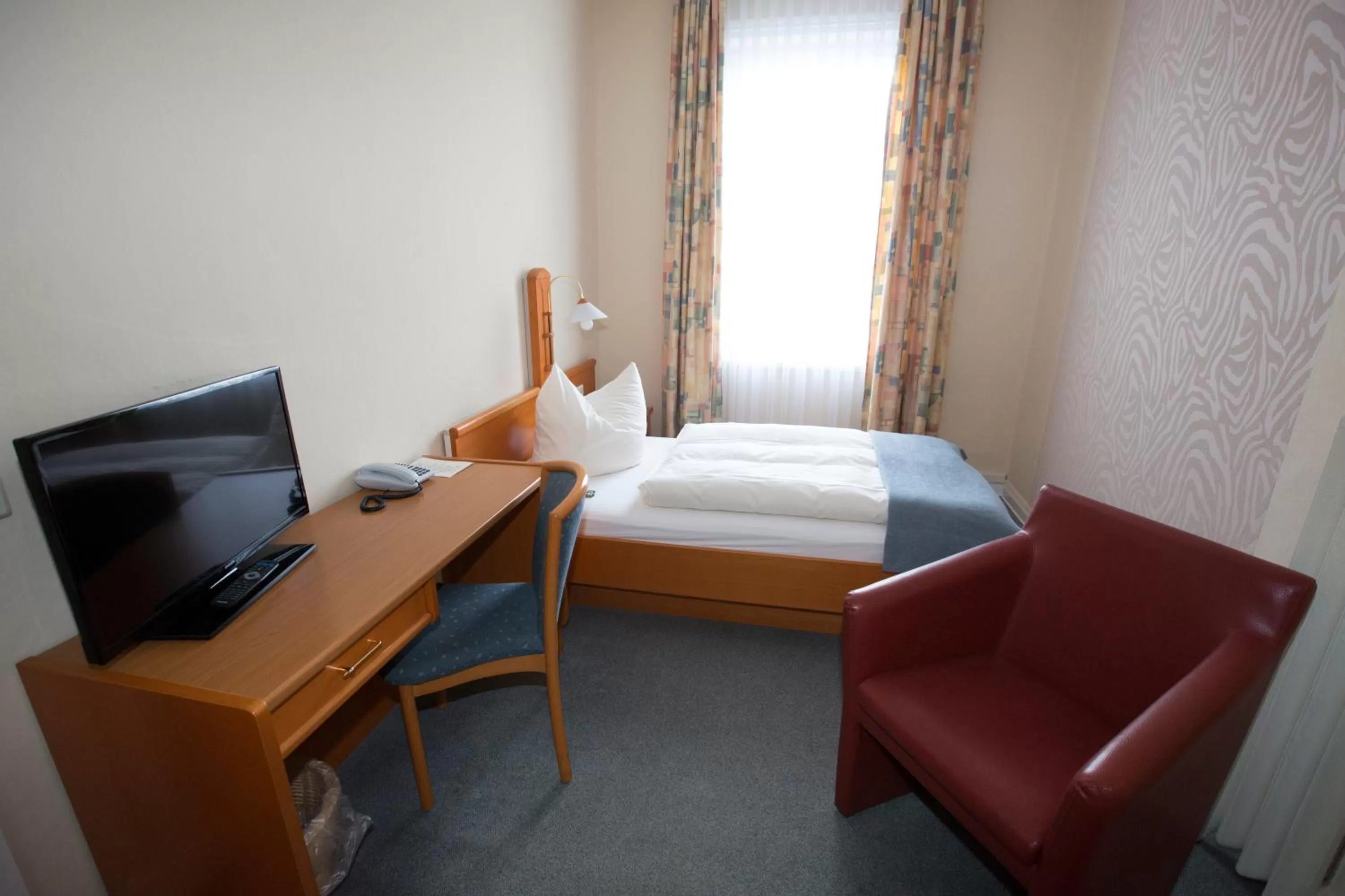 Bedroom, Bed in Hotel-Restaurant Wilhelmsbad