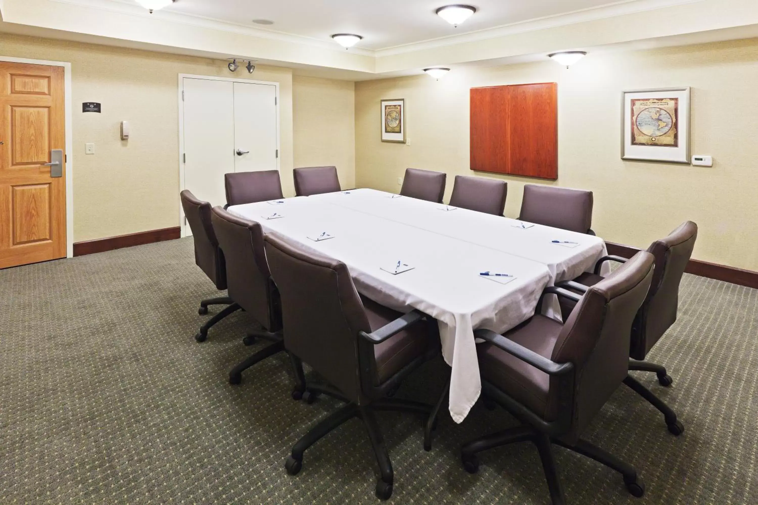 Meeting/conference room in Staybridge Suites Wichita, an IHG Hotel