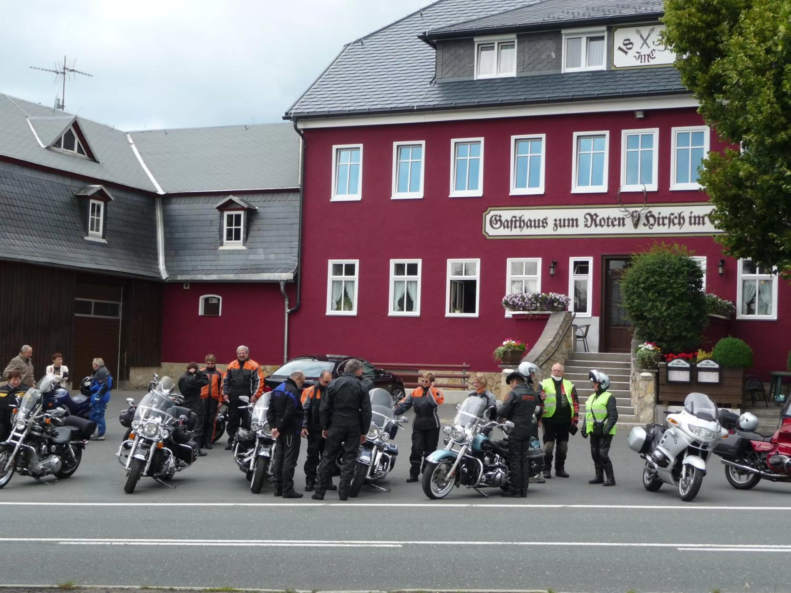 Facade/entrance in Zum Roten Hirsch im Grünen Wald