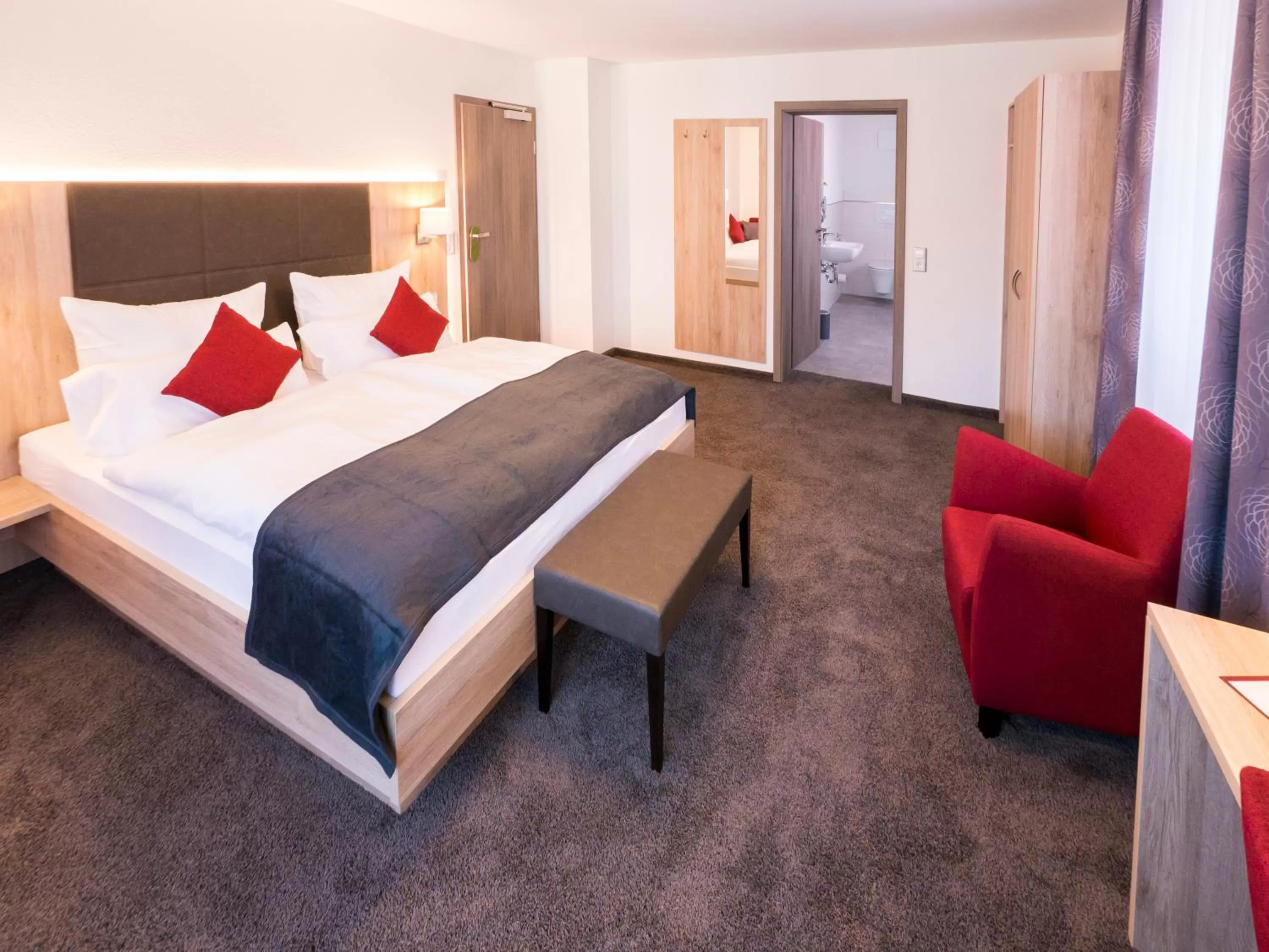 Photo of the whole room, Bed in Hotel Restaurant Schiff