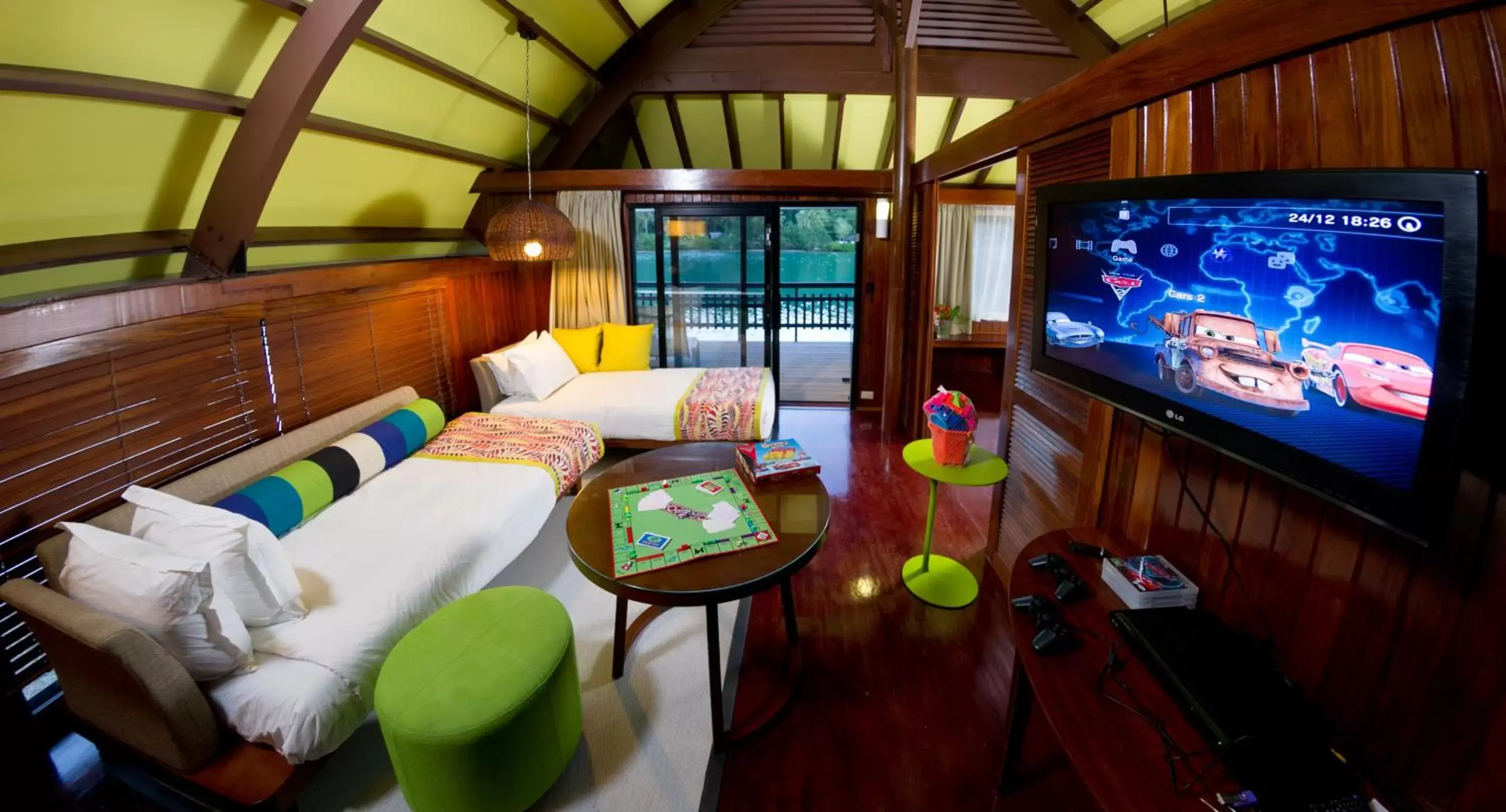 Bedroom, TV/Entertainment Center in Holiday Inn Resort Vanuatu, an IHG Hotel