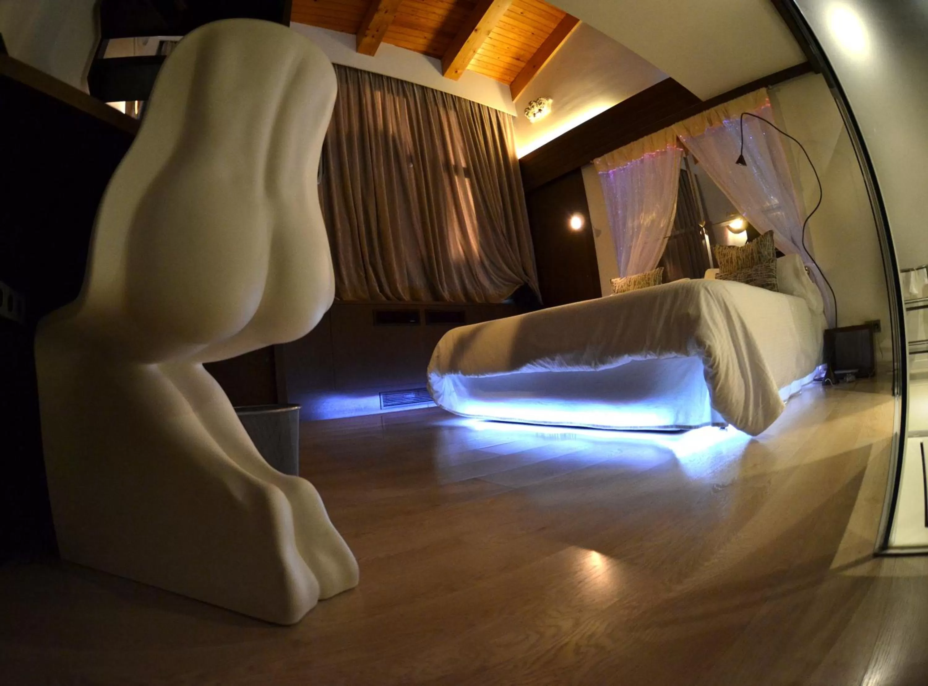 Bed in Hotel Museu Llegendes de Girona