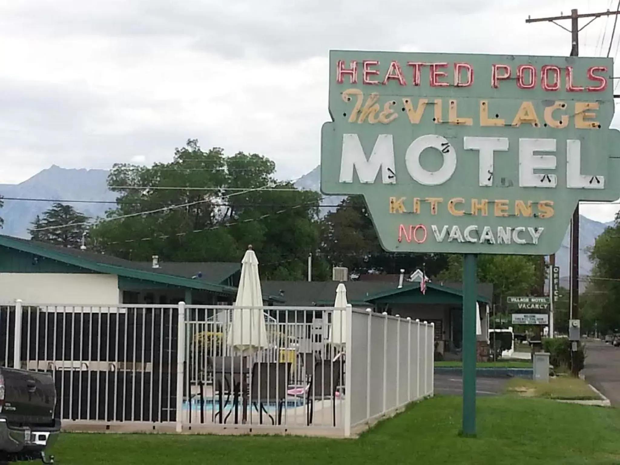 Property building, Property Logo/Sign in Bishop Village Motel